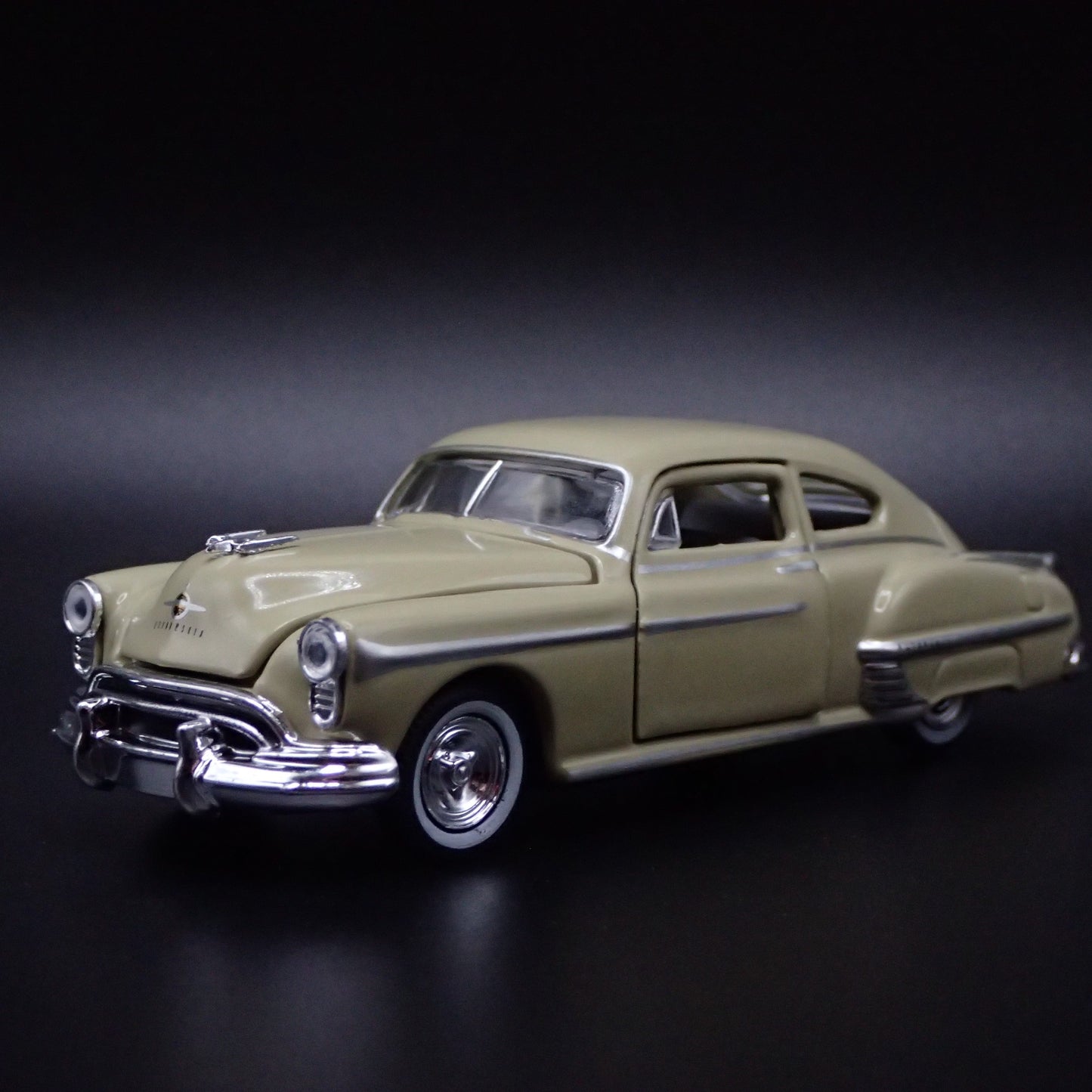 1950 50 OLDS OLDSMOBILE 88 FASTBACK RARE 1:64 SCALE DIORAMA DIECAST MODEL CAR