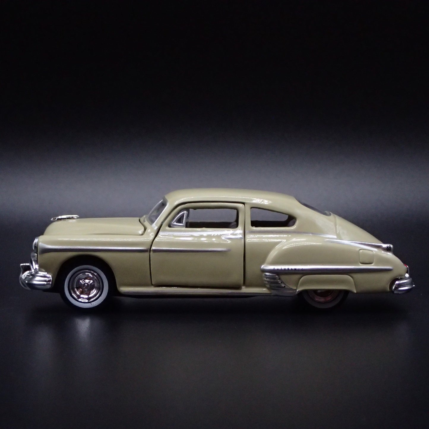 1950 50 OLDS OLDSMOBILE 88 FASTBACK RARE 1:64 SCALE DIORAMA DIECAST MODEL CAR