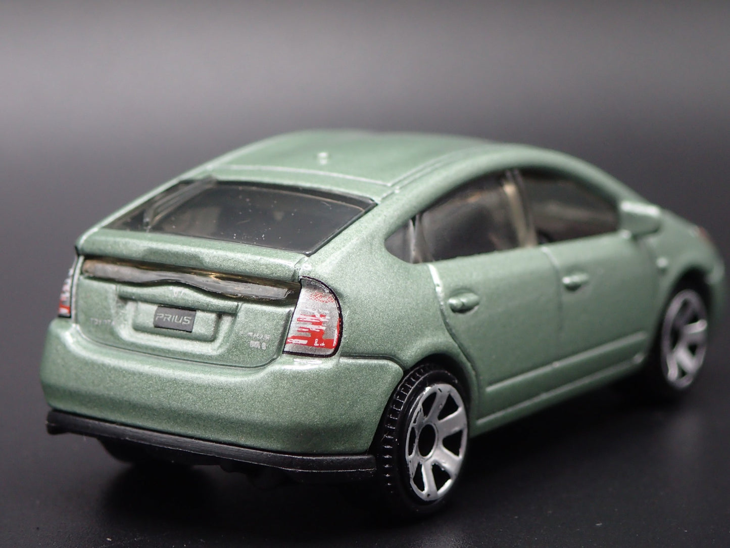 2003-2008 TOYOTA PRIUS GREEN 1/64 SCALE COLLECTIBLE DIORAMA DIECAST MODEL CAR