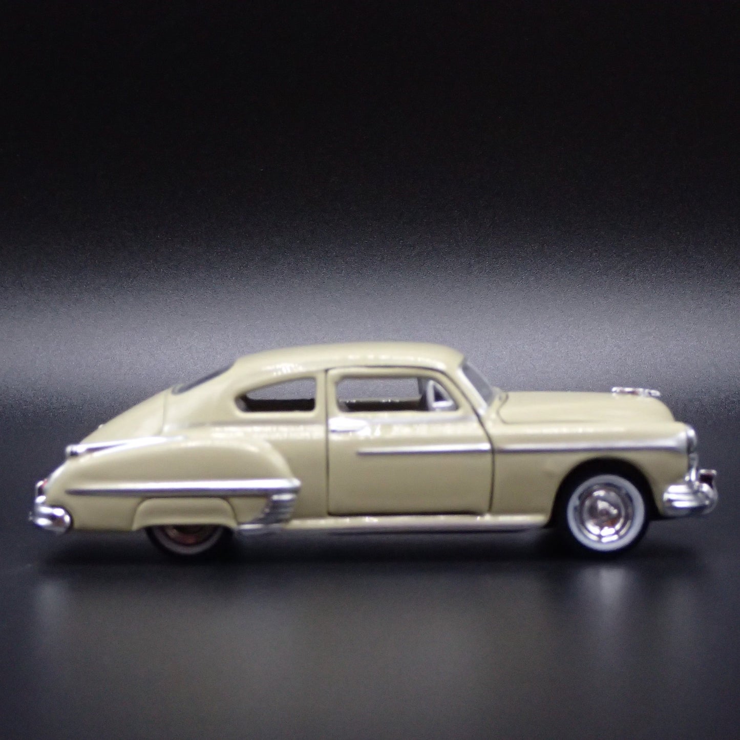 1950 50 OLDS OLDSMOBILE 88 FASTBACK RARE 1:64 SCALE DIORAMA DIECAST MODEL CAR