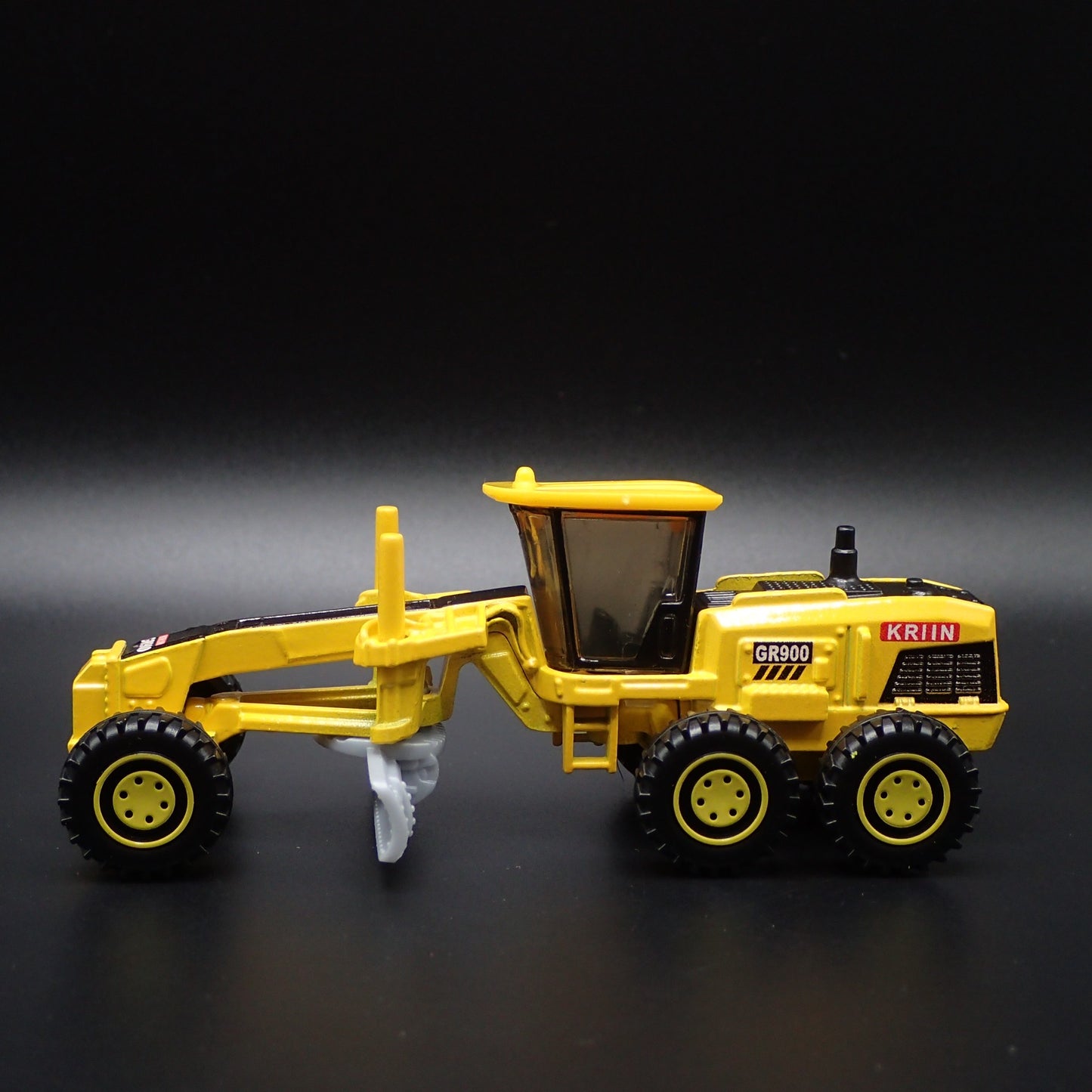 ROAD GRADER CONSTRUCTION VEHICLE 1:64 MB SCALE COLLECTIBLE DIECAST MODEL CAR