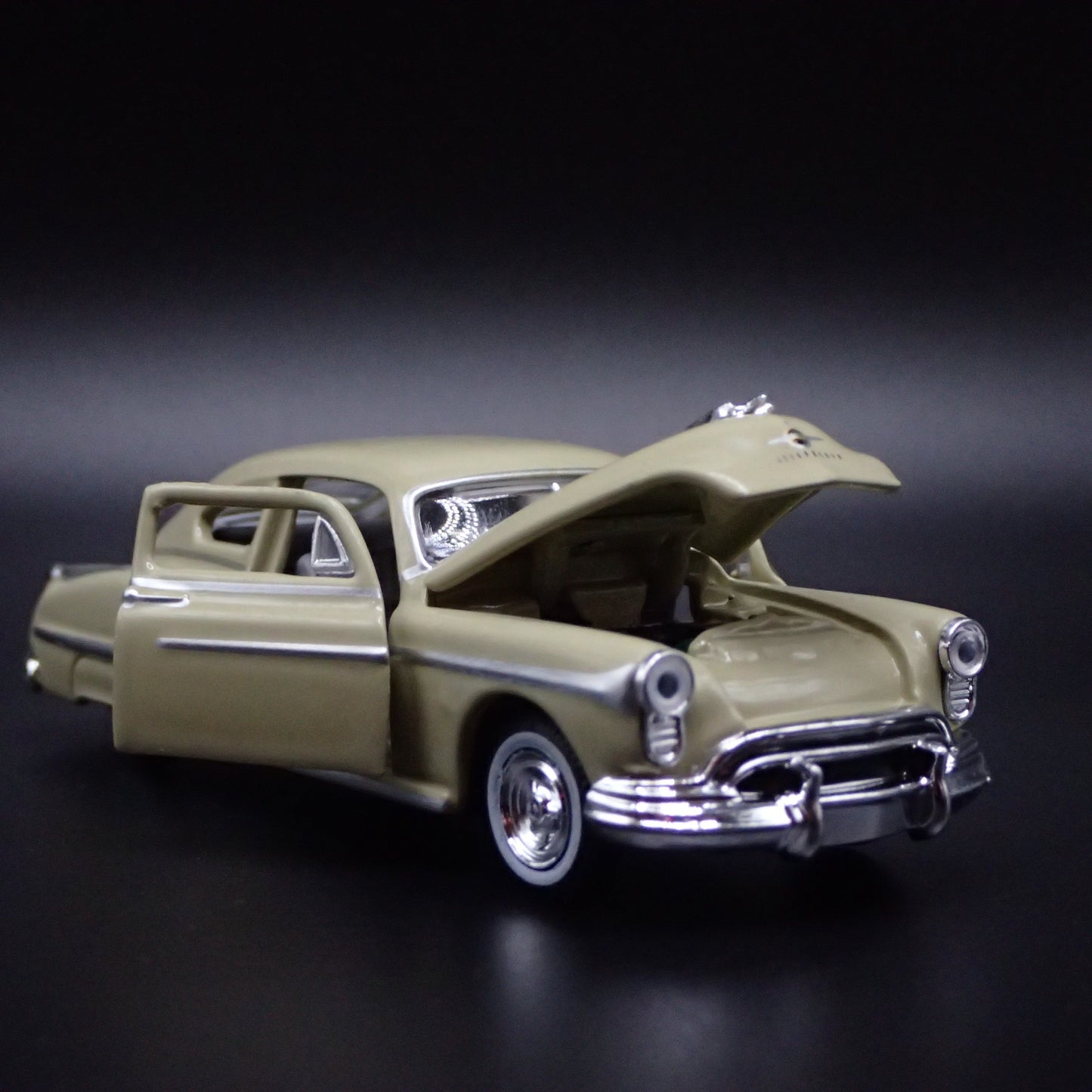1950 50 OLDS OLDSMOBILE 88 FASTBACK RARE 1:64 SCALE DIORAMA DIECAST MODEL CAR
