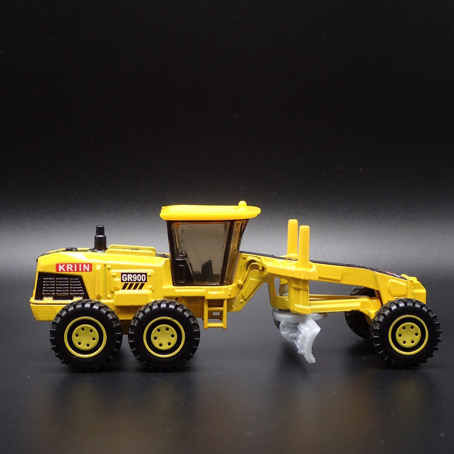 ROAD GRADER CONSTRUCTION VEHICLE 1:64 MB SCALE COLLECTIBLE DIECAST MODEL CAR