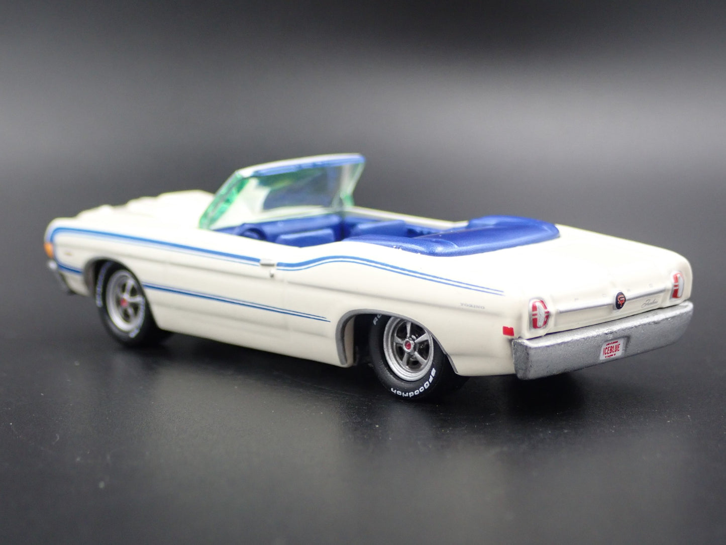 1968 68 FORD FAIRLANE TORINO GT CONVERTIBLE 1:64 SCALE DIORAMA DIECAST MODEL CAR