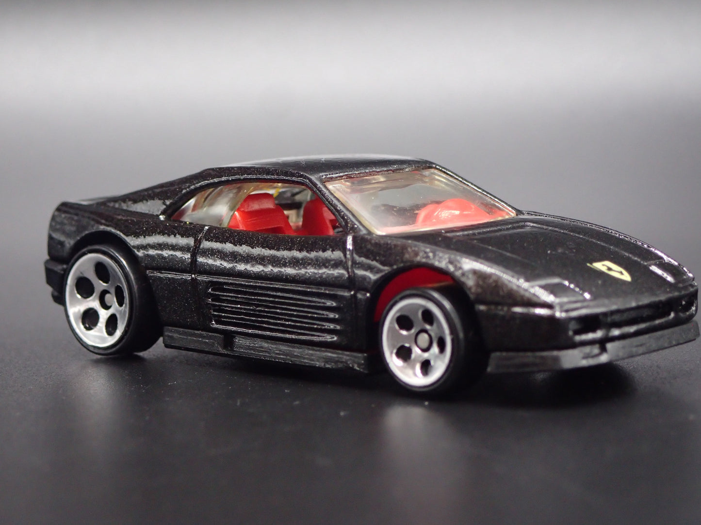 1989-1995 FERRARI 348 SUPER CAR 1:64 SCALE COLLECTIBLE DIORAMA DIECAST MODEL CAR