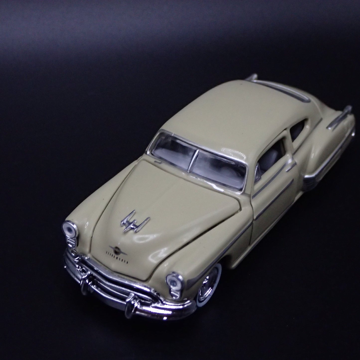 1950 50 OLDS OLDSMOBILE 88 FASTBACK RARE 1:64 SCALE DIORAMA DIECAST MODEL CAR