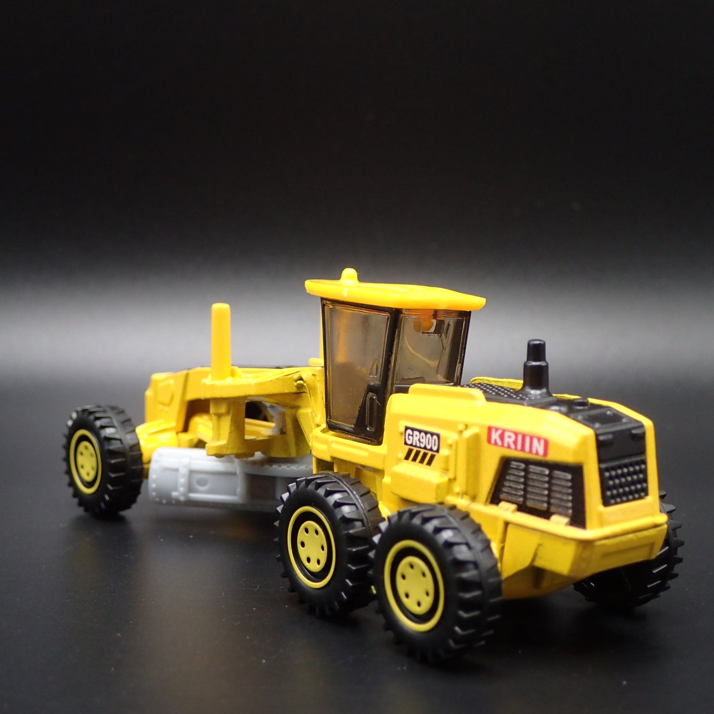 ROAD GRADER CONSTRUCTION VEHICLE 1:64 MB SCALE COLLECTIBLE DIECAST MODEL CAR