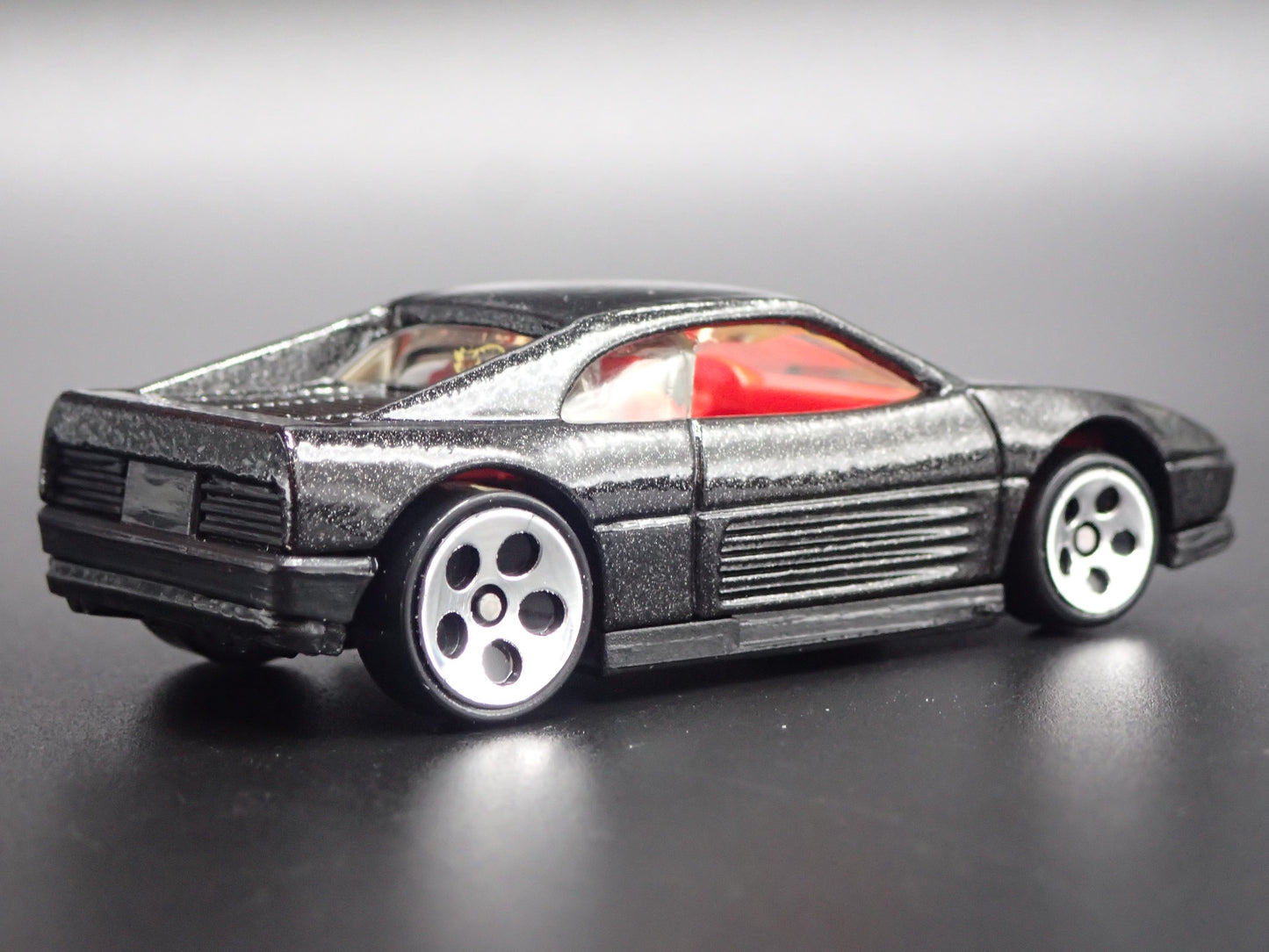 1989-1995 FERRARI 348 SUPER CAR 1:64 SCALE COLLECTIBLE DIORAMA DIECAST MODEL CAR