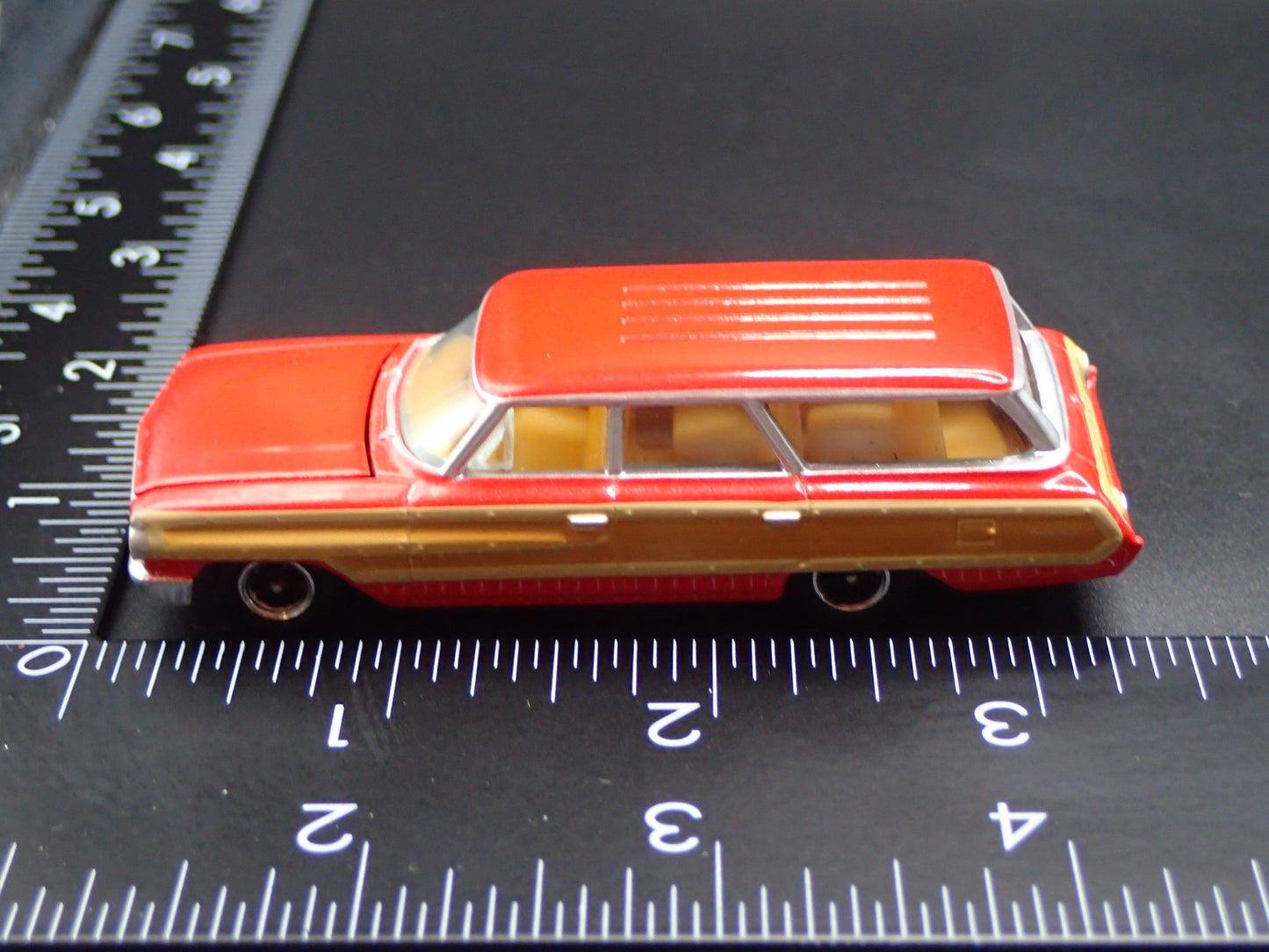 1964 64 FORD COUNTRY SQUIRE WAGON RED 1:64 SCALE COLLECTIBLE DIECAST MODEL CAR