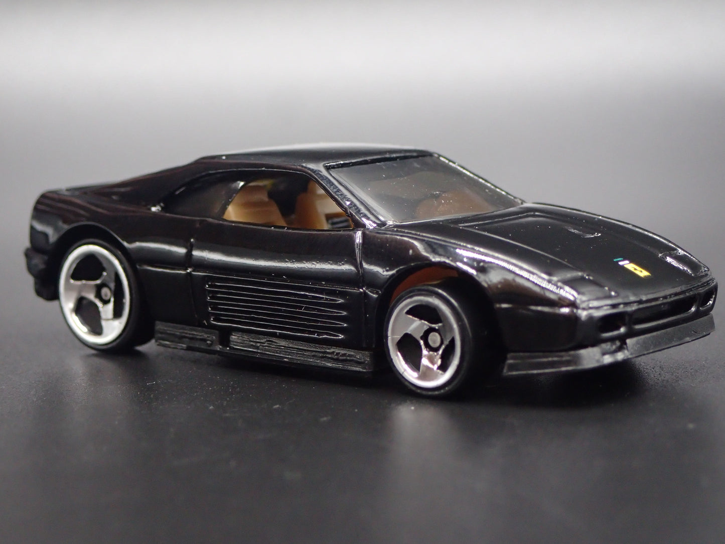 1989-1995 FERRARI 348 SUPER CAR 1:64 SCALE COLLECTIBLE DIORAMA DIECAST MODEL CAR