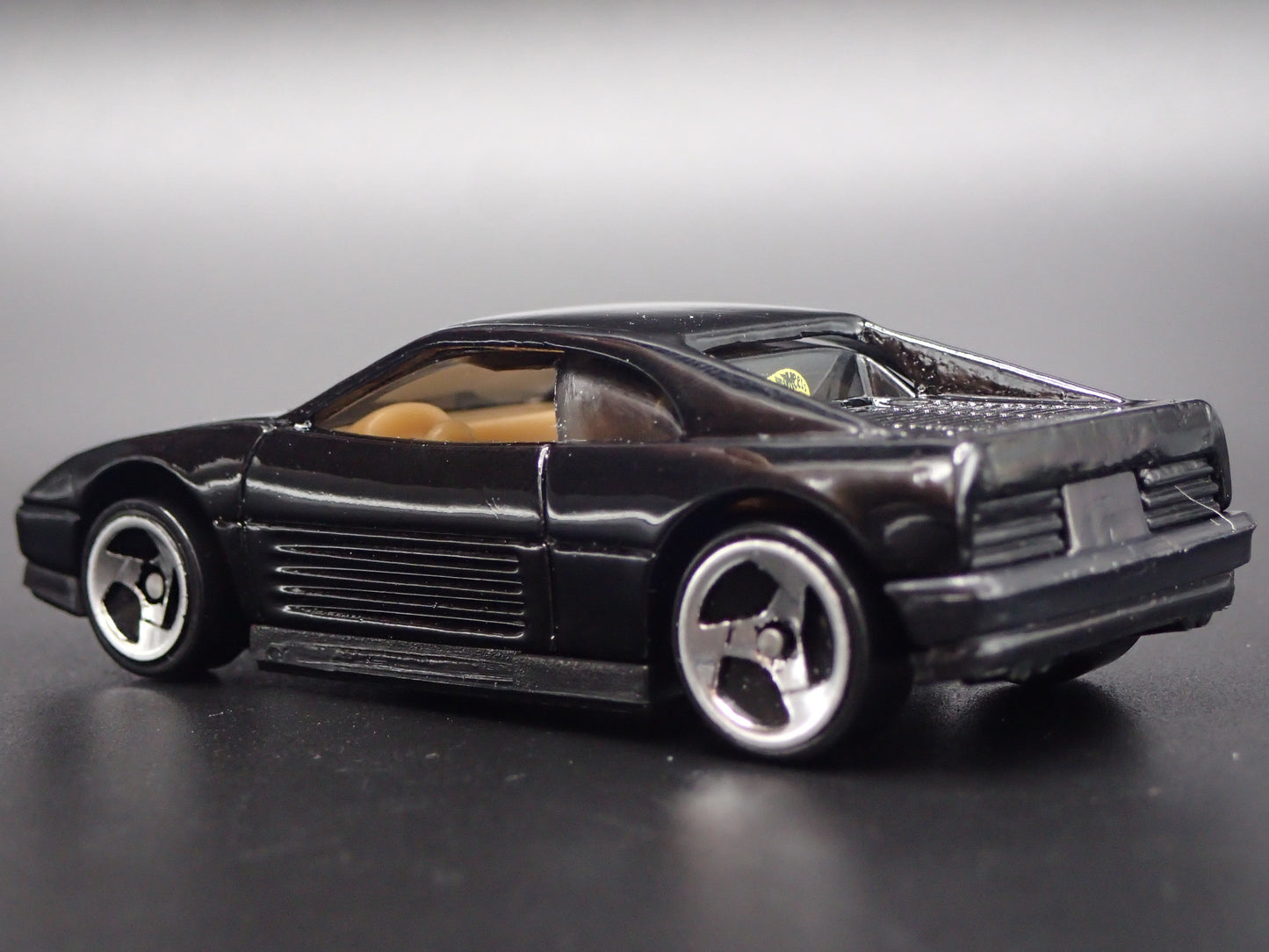 1989-1995 FERRARI 348 SUPER CAR 1:64 SCALE COLLECTIBLE DIORAMA DIECAST MODEL CAR