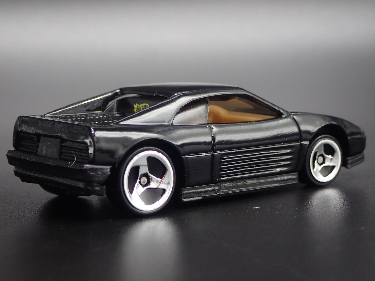 1989-1995 FERRARI 348 SUPER CAR 1:64 SCALE COLLECTIBLE DIORAMA DIECAST MODEL CAR
