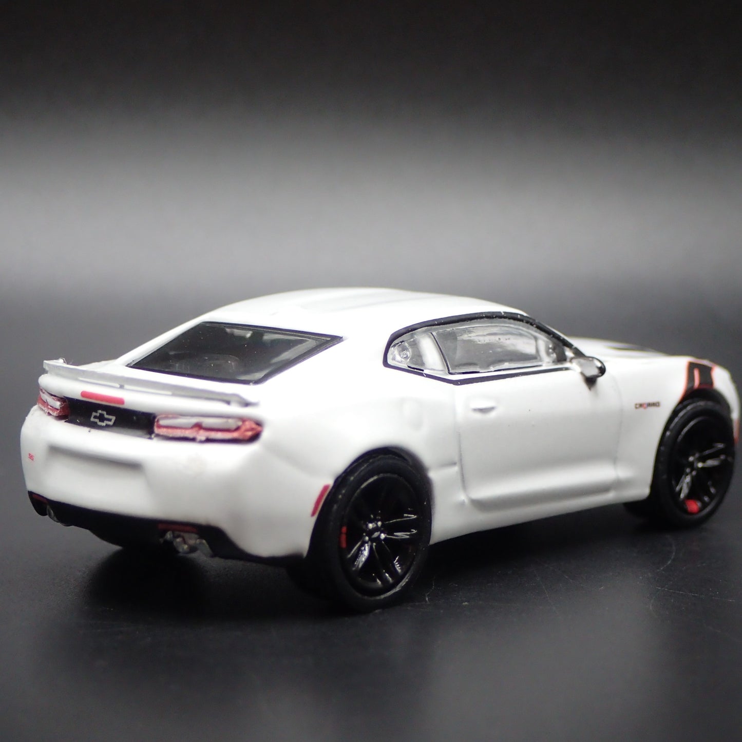 2016-2024 CHEVY CHEVROLET CAMARO SS WHITE 1:64 SCALE DIORAMA DIECAST MODEL CAR