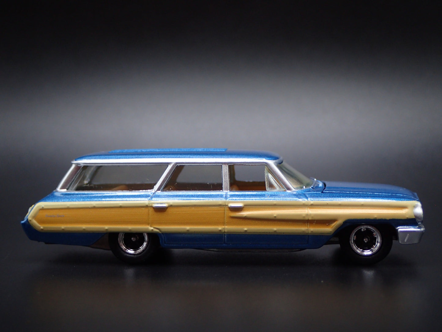 1964 64 FORD COUNTRY SQUIRE WAGON BLUE 1:64 SCALE COLLECTIBLE DIECAST MODEL CAR