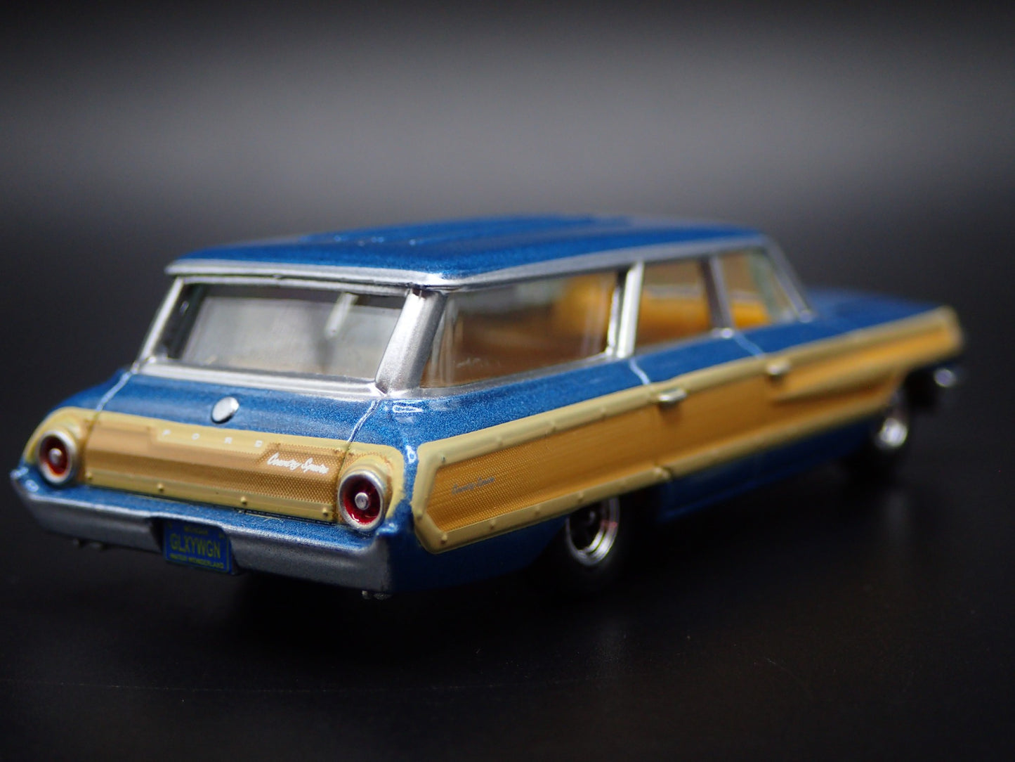 1964 64 FORD COUNTRY SQUIRE WAGON BLUE 1:64 SCALE COLLECTIBLE DIECAST MODEL CAR