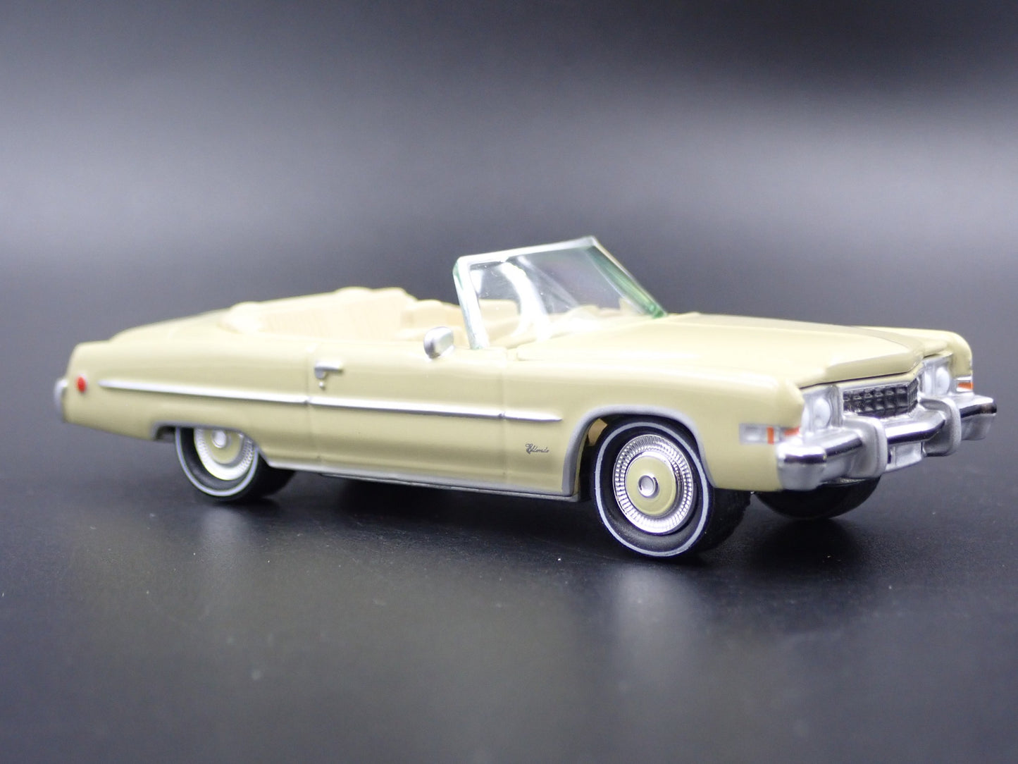 1973 73 CADILLAC CADDY ELDORADO CONVERTIBLE 1:64 SCALE DIORAMA DIECAST MODEL CAR