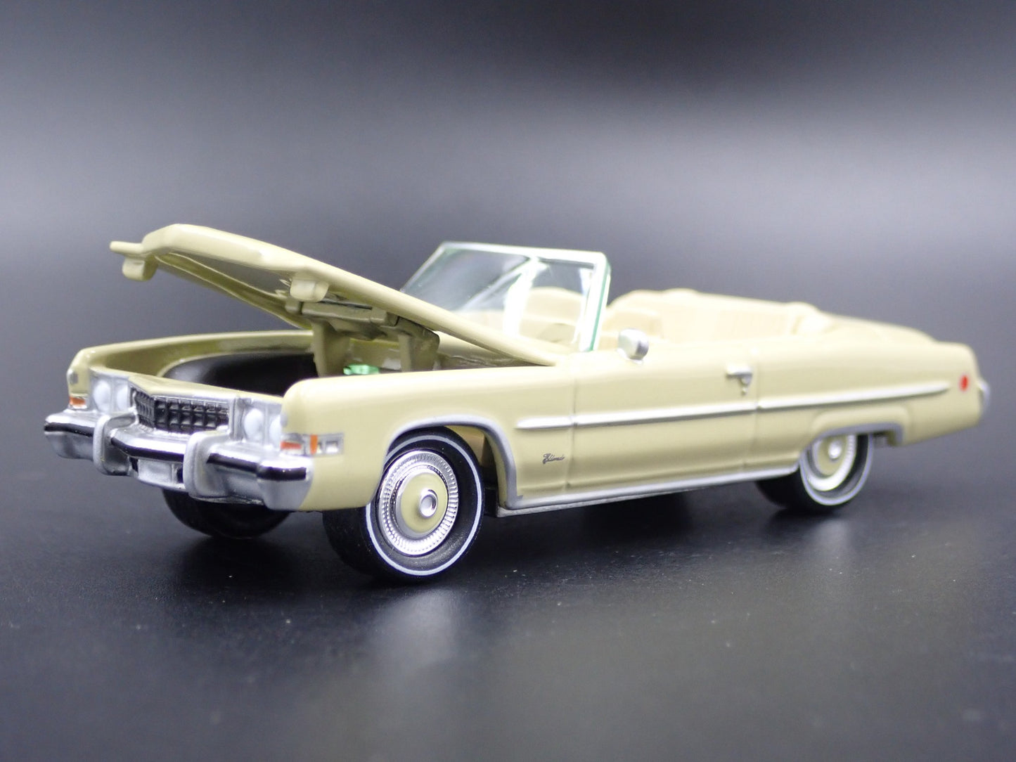 1973 73 CADILLAC CADDY ELDORADO CONVERTIBLE 1:64 SCALE DIORAMA DIECAST MODEL CAR