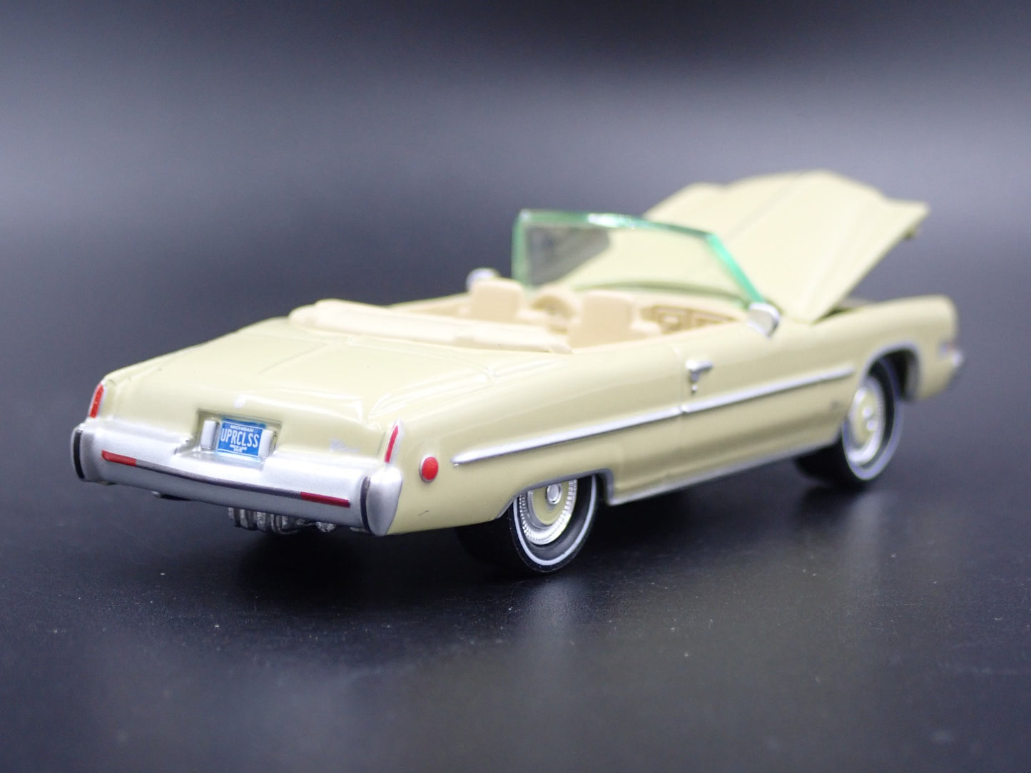 1973 73 CADILLAC CADDY ELDORADO CONVERTIBLE 1:64 SCALE DIORAMA DIECAST MODEL CAR