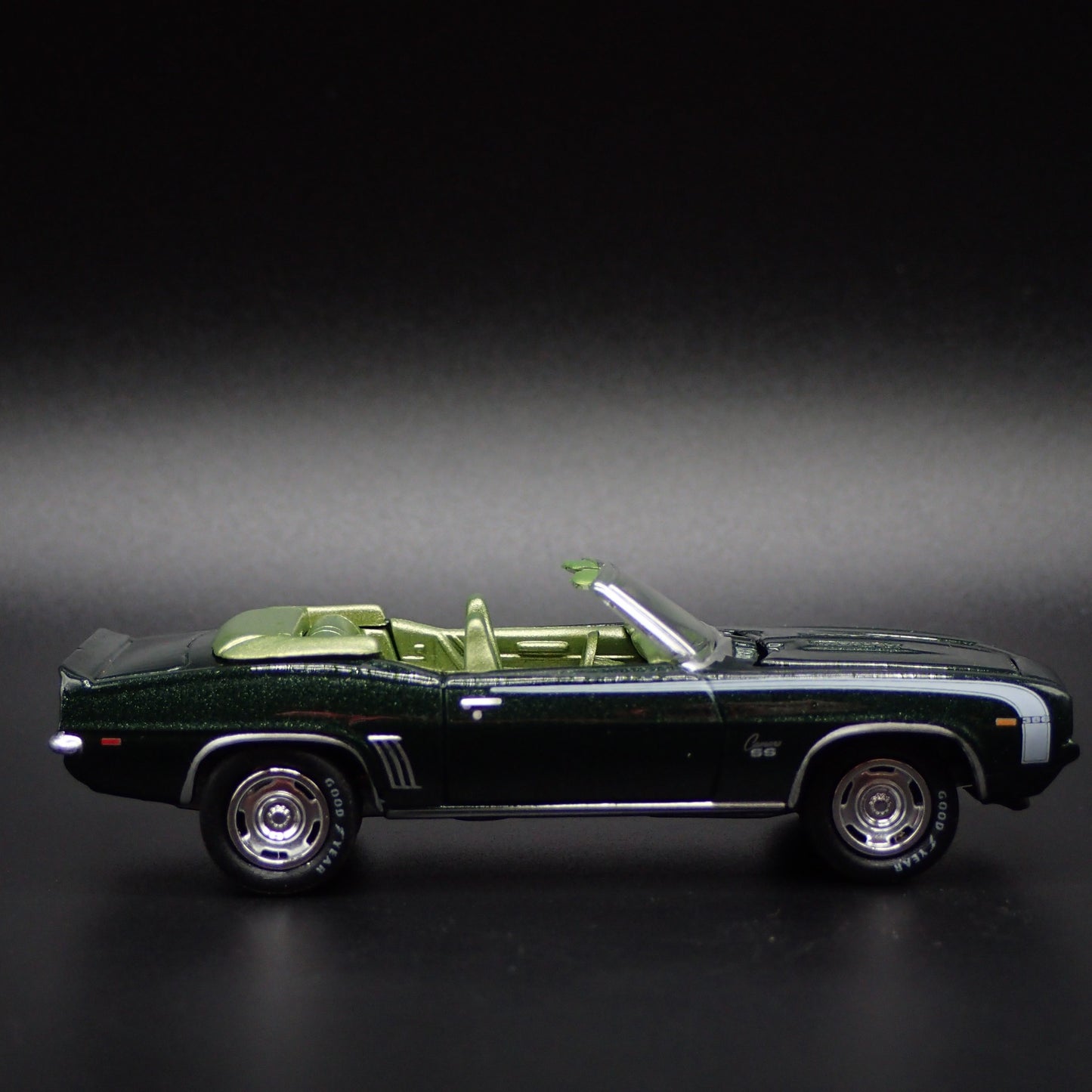 1969 69 CHEVY CHEVROLET CAMARO RS/SS CONVERTIBLE 1/64 SCALE DIECAST MODEL CAR