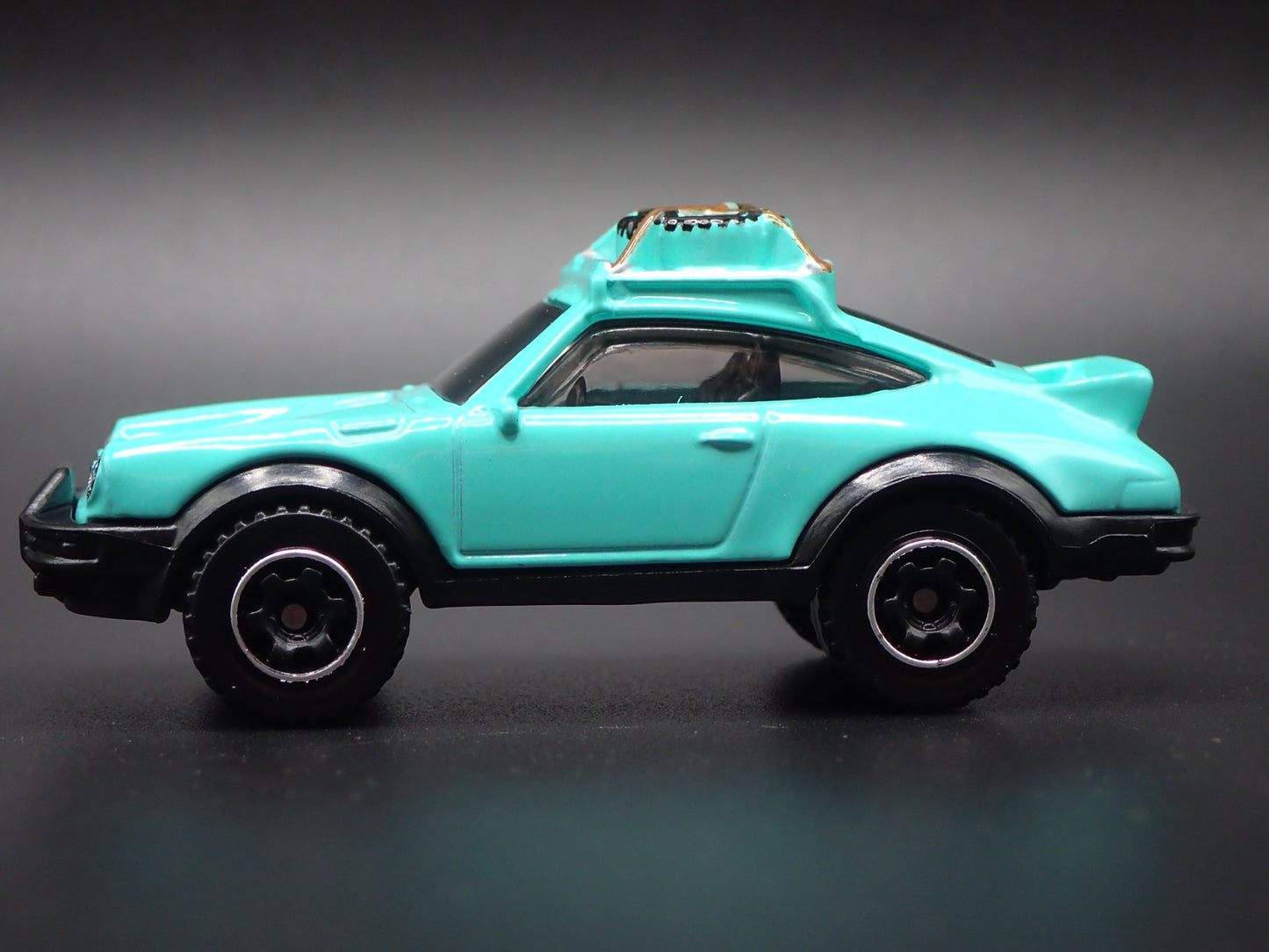 1985 85 PORSCHE 911 RALLY TEAL 1:64 SCALE COLLECTIBLE DIORAMA DIECAST MODEL CAR