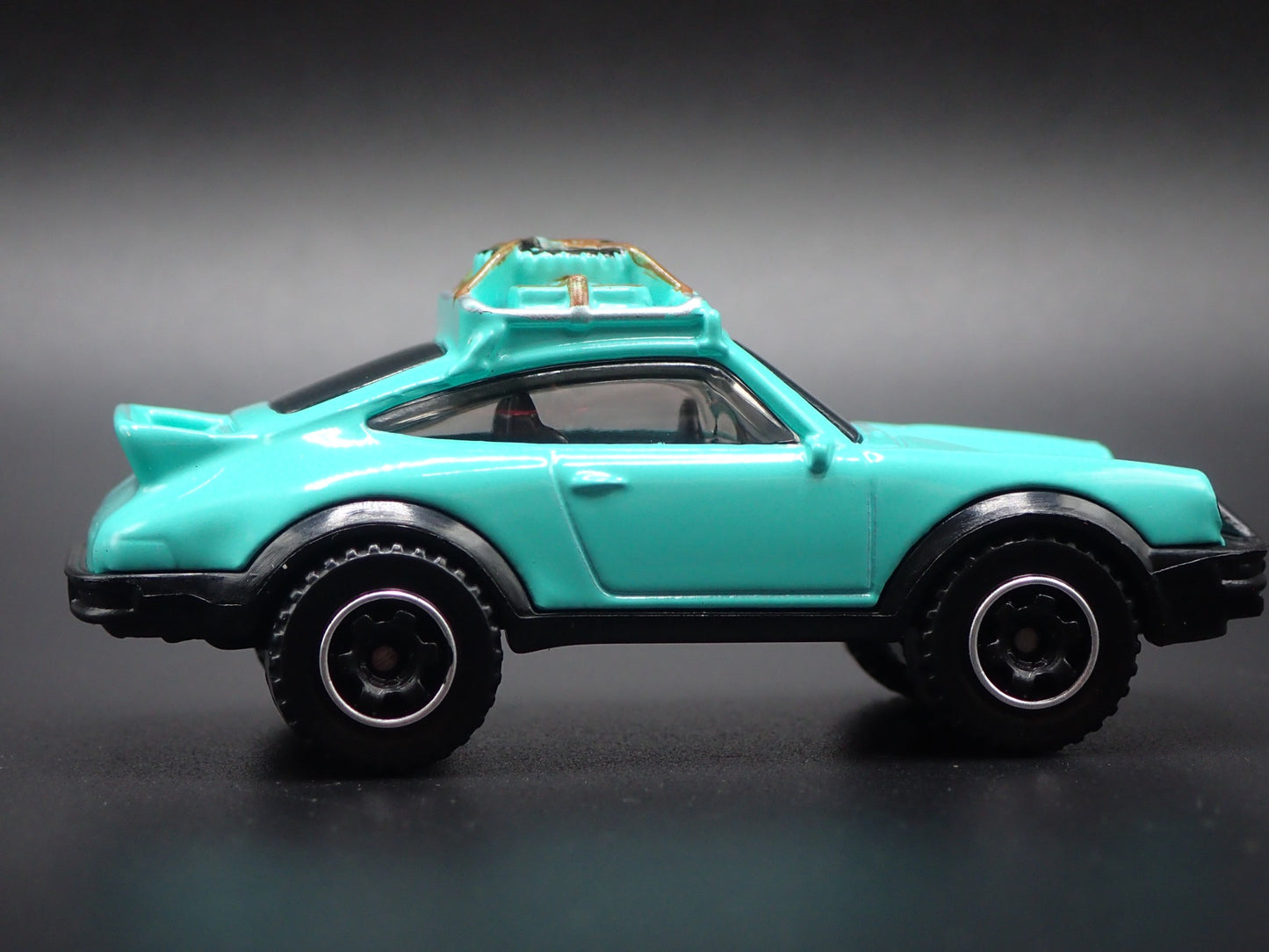 1985 85 PORSCHE 911 RALLY TEAL 1:64 SCALE COLLECTIBLE DIORAMA DIECAST MODEL CAR