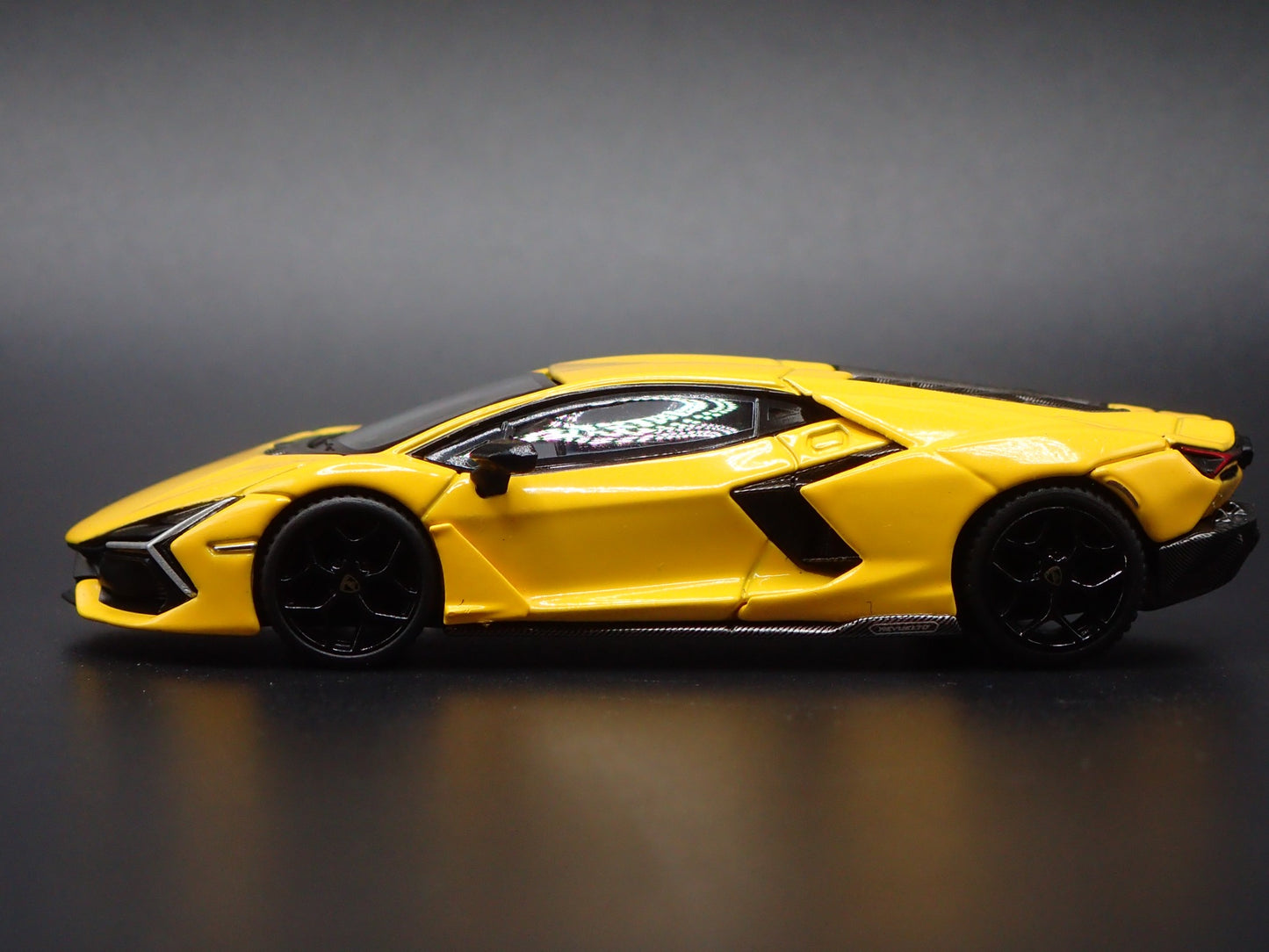 2024-2025 LAMBORGHINI REVUELTO SUPER CAR YELLOW 1:64 SCALE DIECAST MODEL CAR