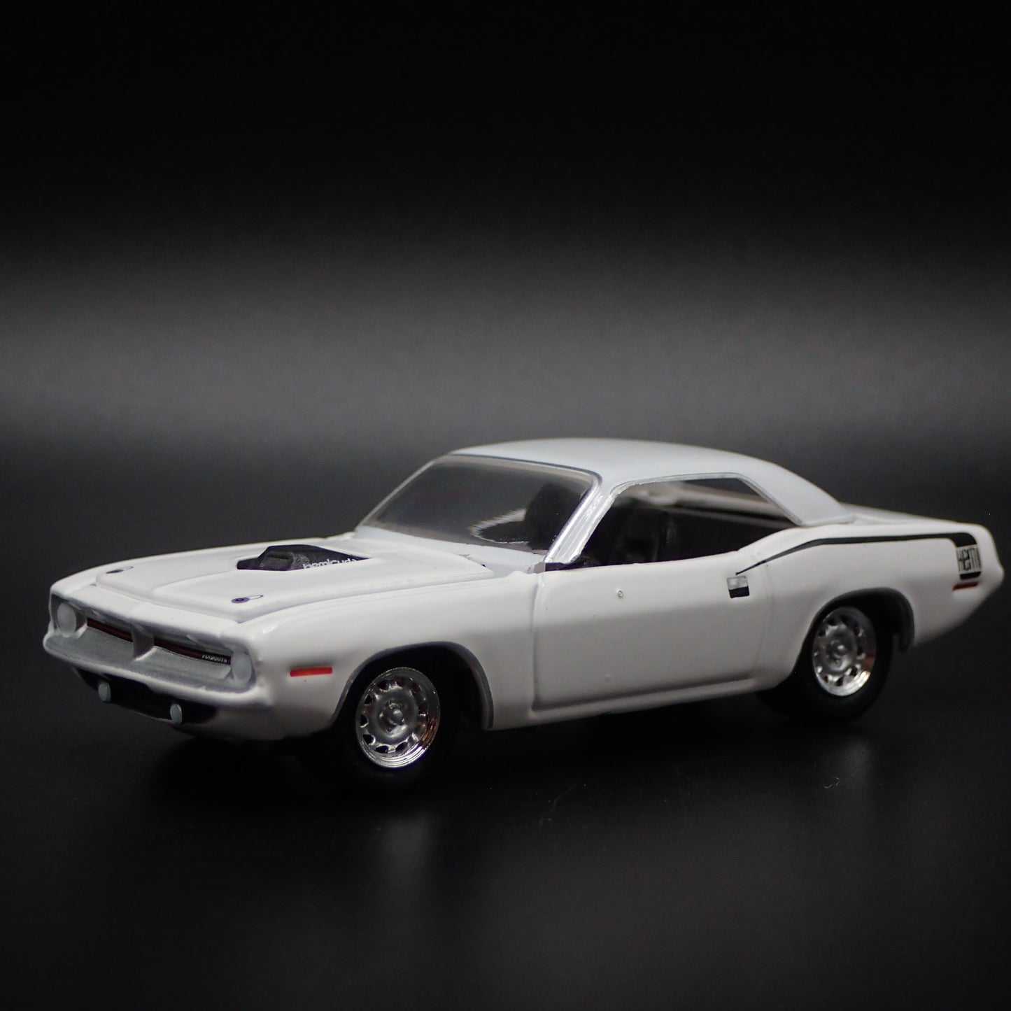 1970 70 PLYMOUTH HEMI CUDA RARE 1:64 SCALE COLLECTIBLE DIORAMA DIECAST MODEL CAR