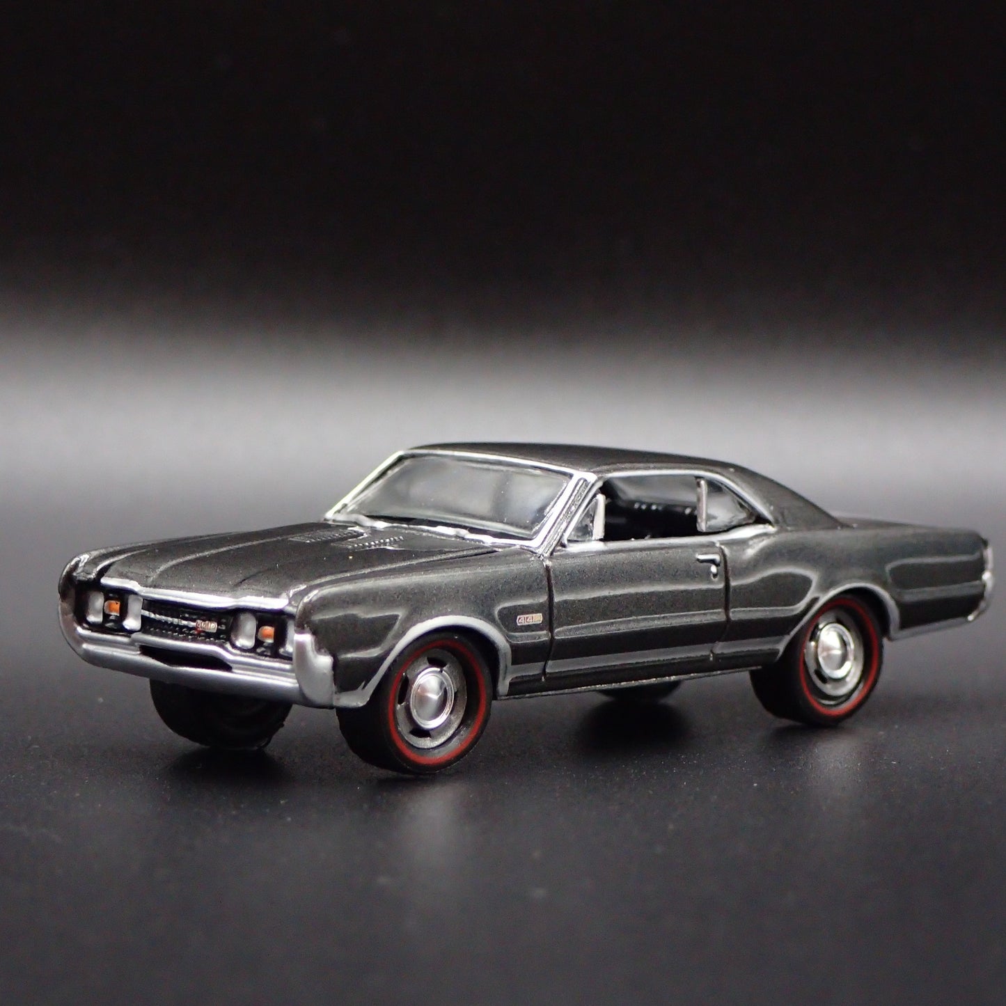 1967 67 OLDS OLDSMOBILE 442 W-30 RARE 1:64 SCALE DIORAMA DIECAST MODEL CAR