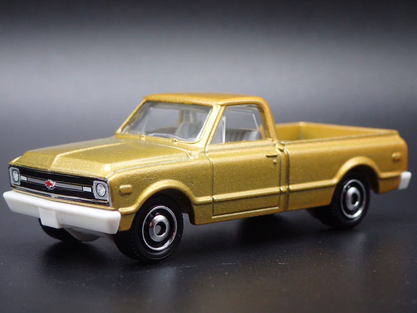 1968 68 CHEVY C10 PICKUP TRUCK SHORT BED  1:64 SCALE DIORAMA DIECAST MODEL CAR