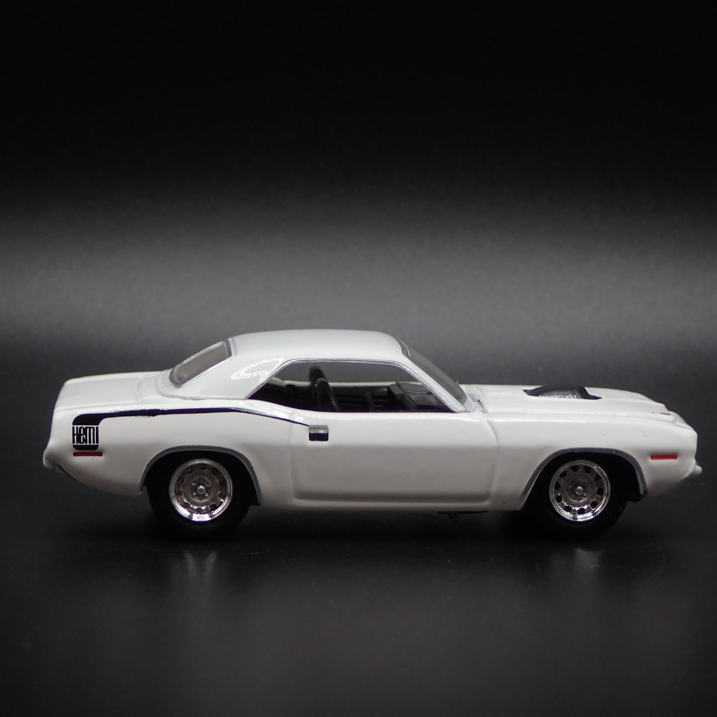 1970 70 PLYMOUTH HEMI CUDA RARE 1:64 SCALE COLLECTIBLE DIORAMA DIECAST MODEL CAR