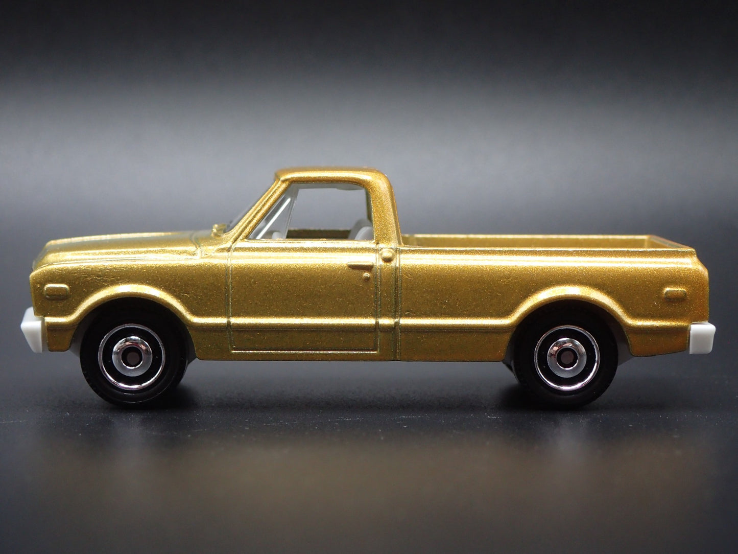1968 68 CHEVY C10 PICKUP TRUCK SHORT BED  1:64 SCALE DIORAMA DIECAST MODEL CAR