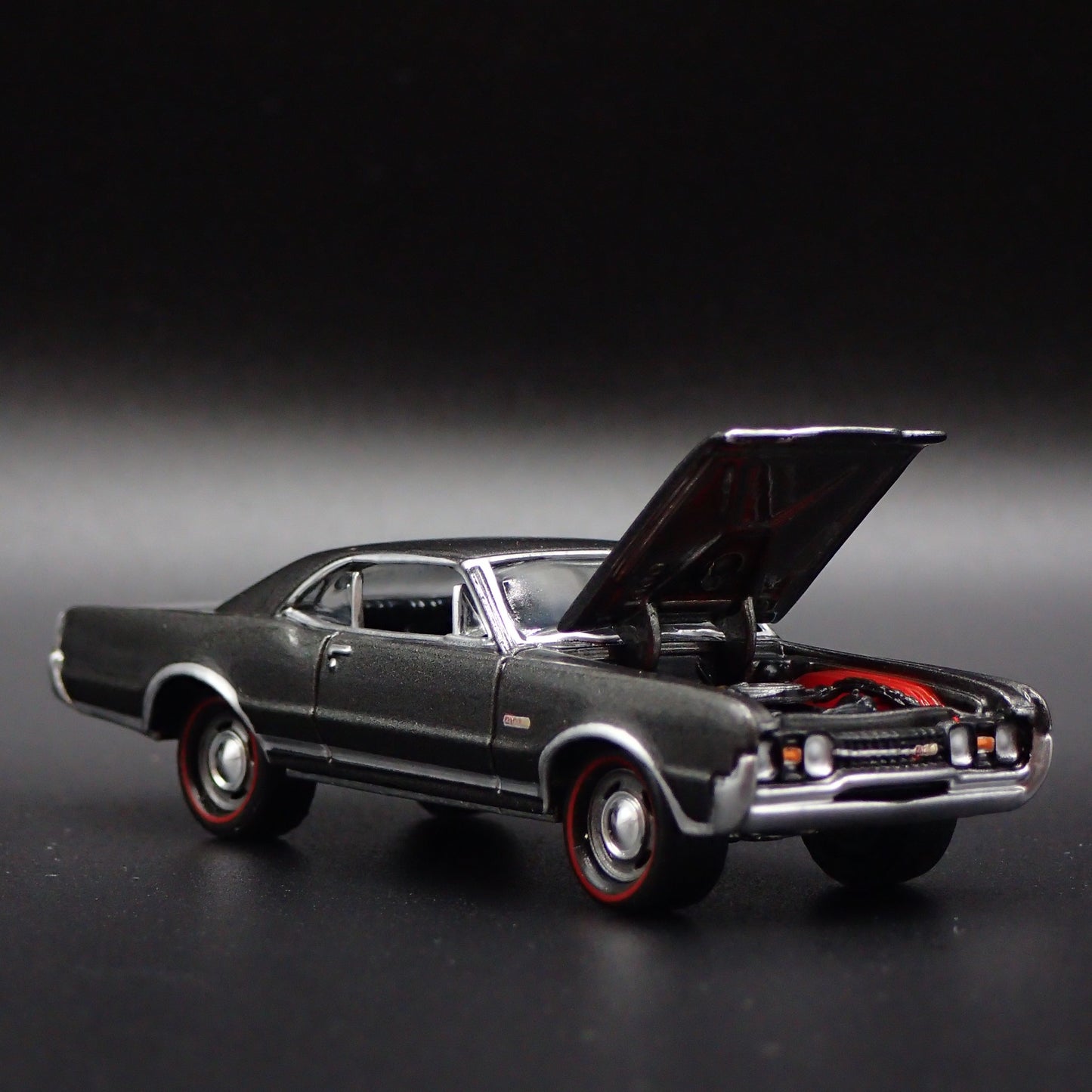 1967 67 OLDS OLDSMOBILE 442 W-30 RARE 1:64 SCALE DIORAMA DIECAST MODEL CAR