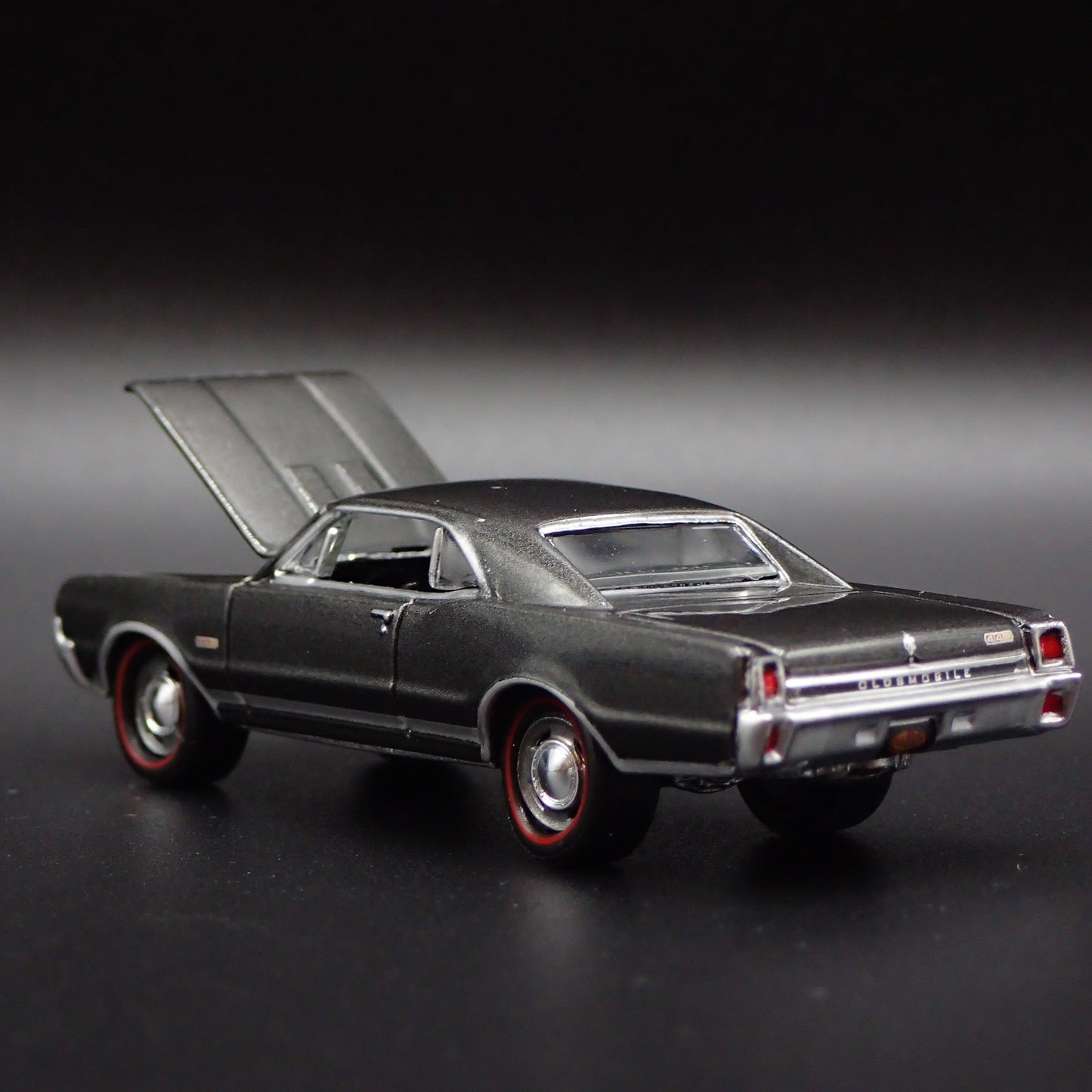 1967 67 OLDS OLDSMOBILE 442 W-30 RARE 1:64 SCALE DIORAMA DIECAST MODEL CAR