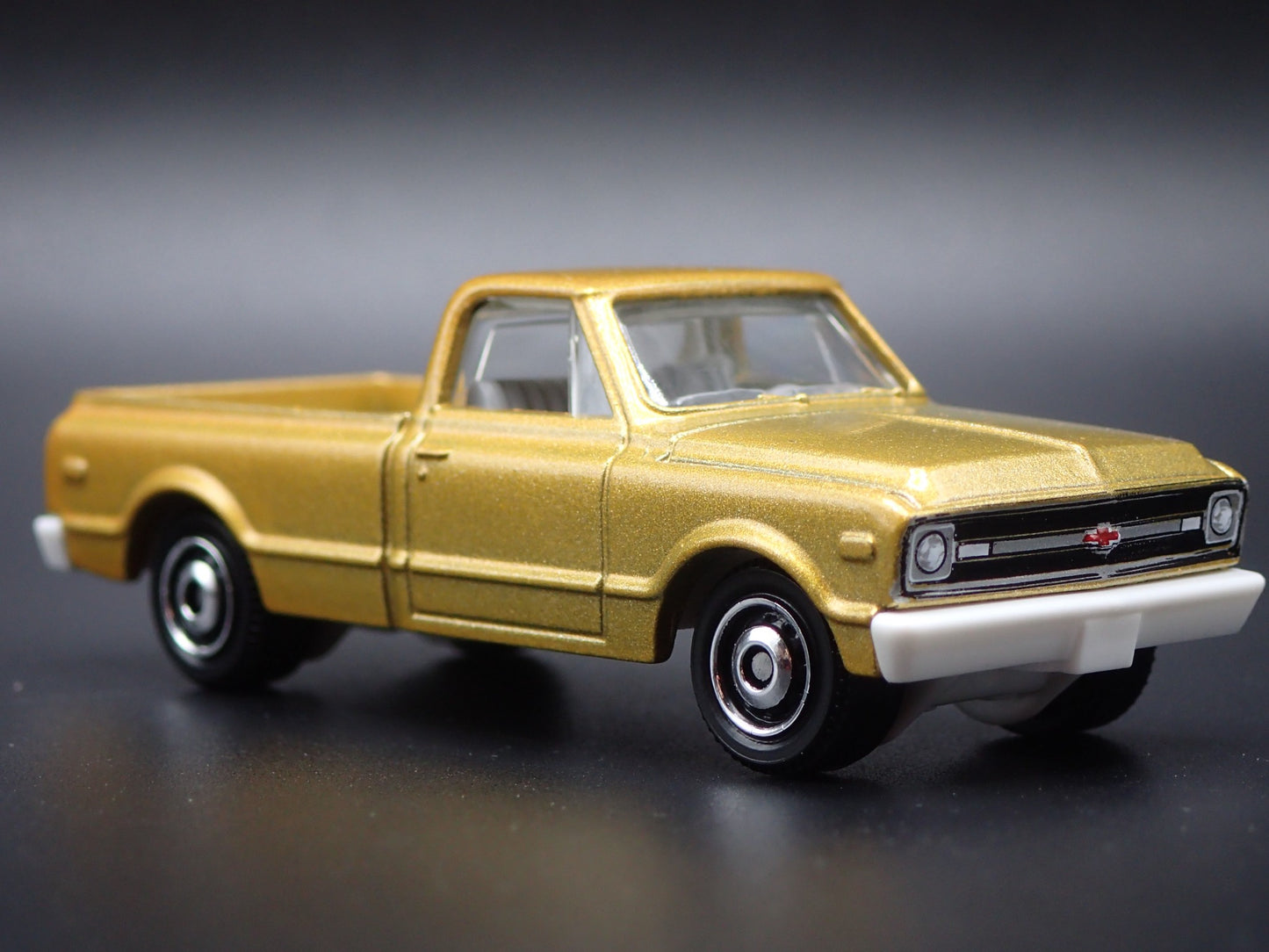1968 68 CHEVY C10 PICKUP TRUCK SHORT BED  1:64 SCALE DIORAMA DIECAST MODEL CAR
