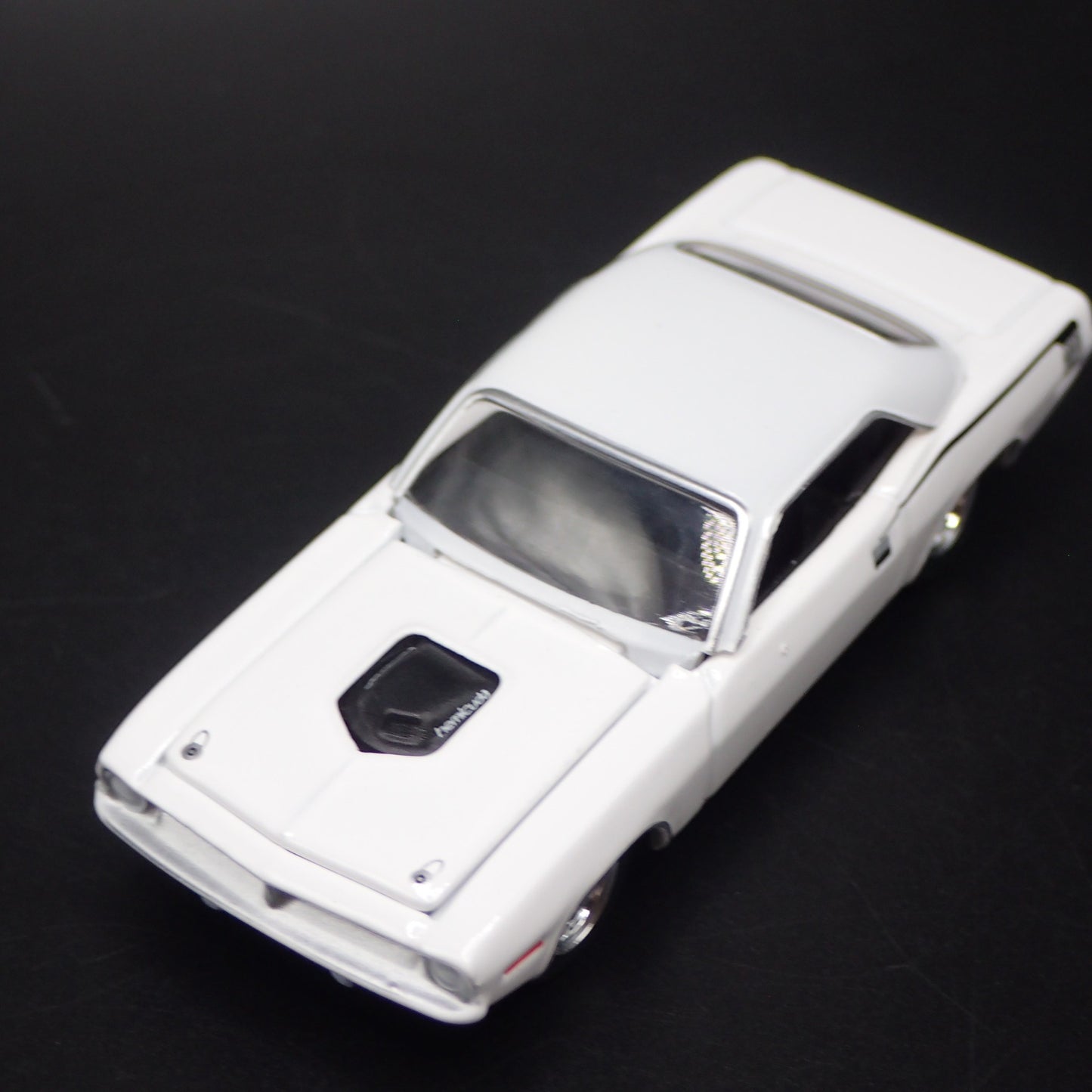 1970 70 PLYMOUTH HEMI CUDA RARE 1:64 SCALE COLLECTIBLE DIORAMA DIECAST MODEL CAR