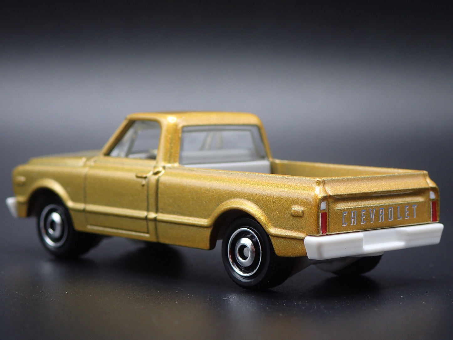 1968 68 CHEVY C10 PICKUP TRUCK SHORT BED  1:64 SCALE DIORAMA DIECAST MODEL CAR