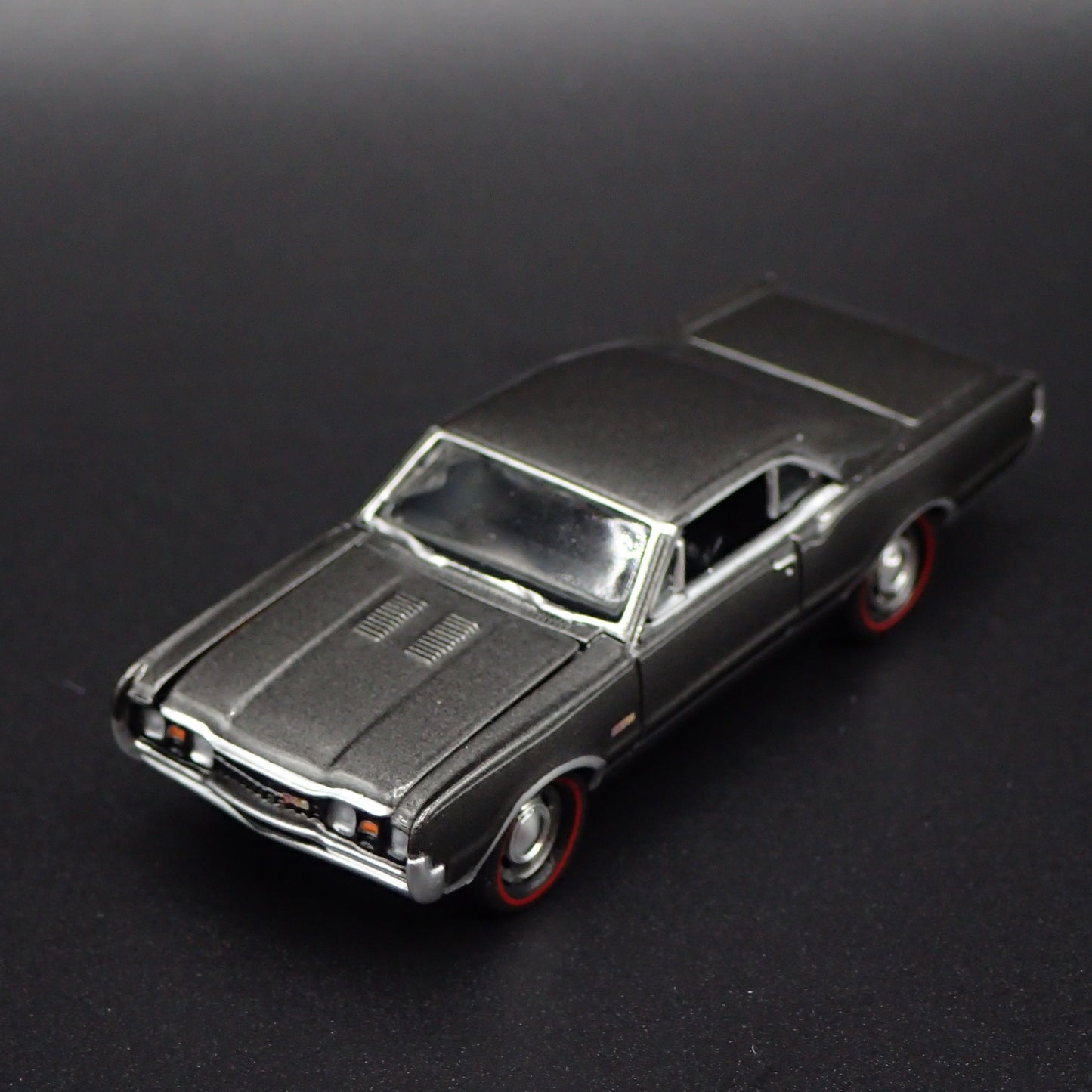 1967 67 OLDS OLDSMOBILE 442 W-30 RARE 1:64 SCALE DIORAMA DIECAST MODEL CAR