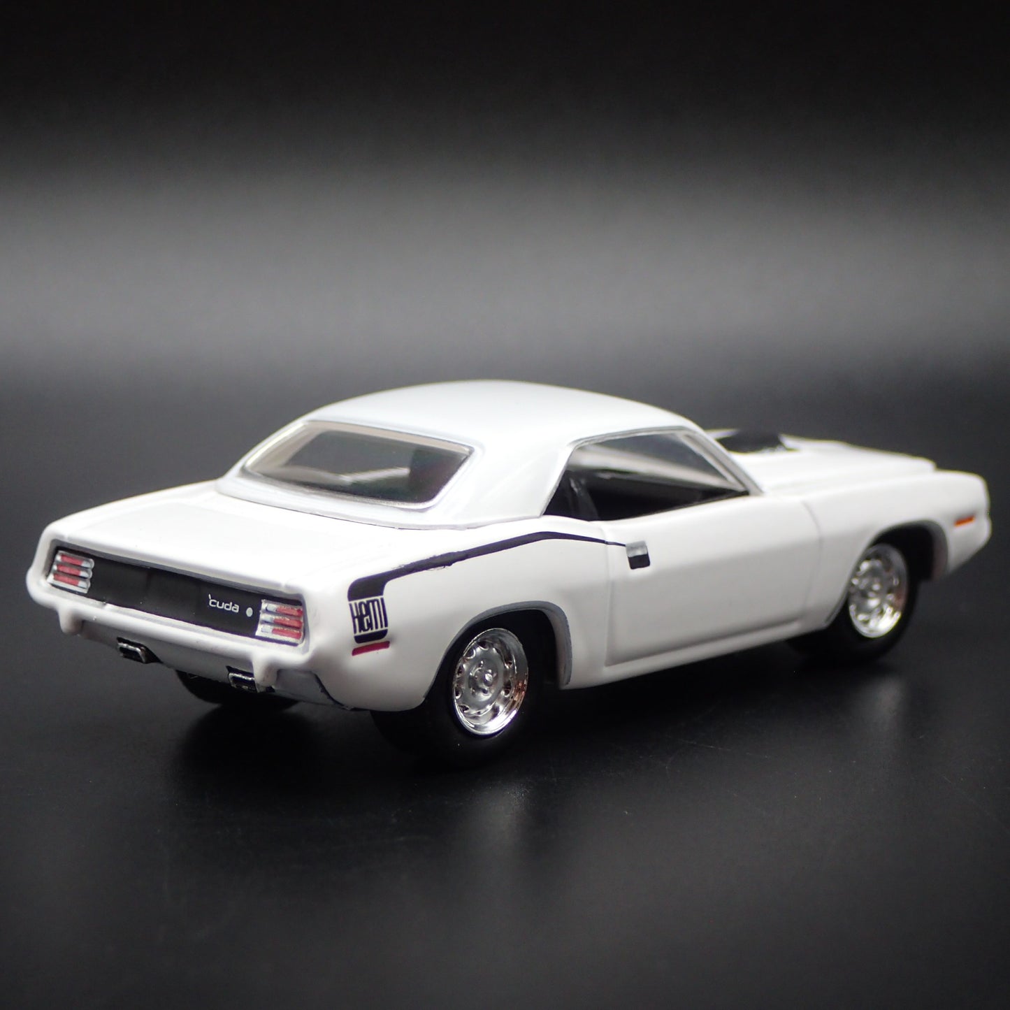 1970 70 PLYMOUTH HEMI CUDA RARE 1:64 SCALE COLLECTIBLE DIORAMA DIECAST MODEL CAR