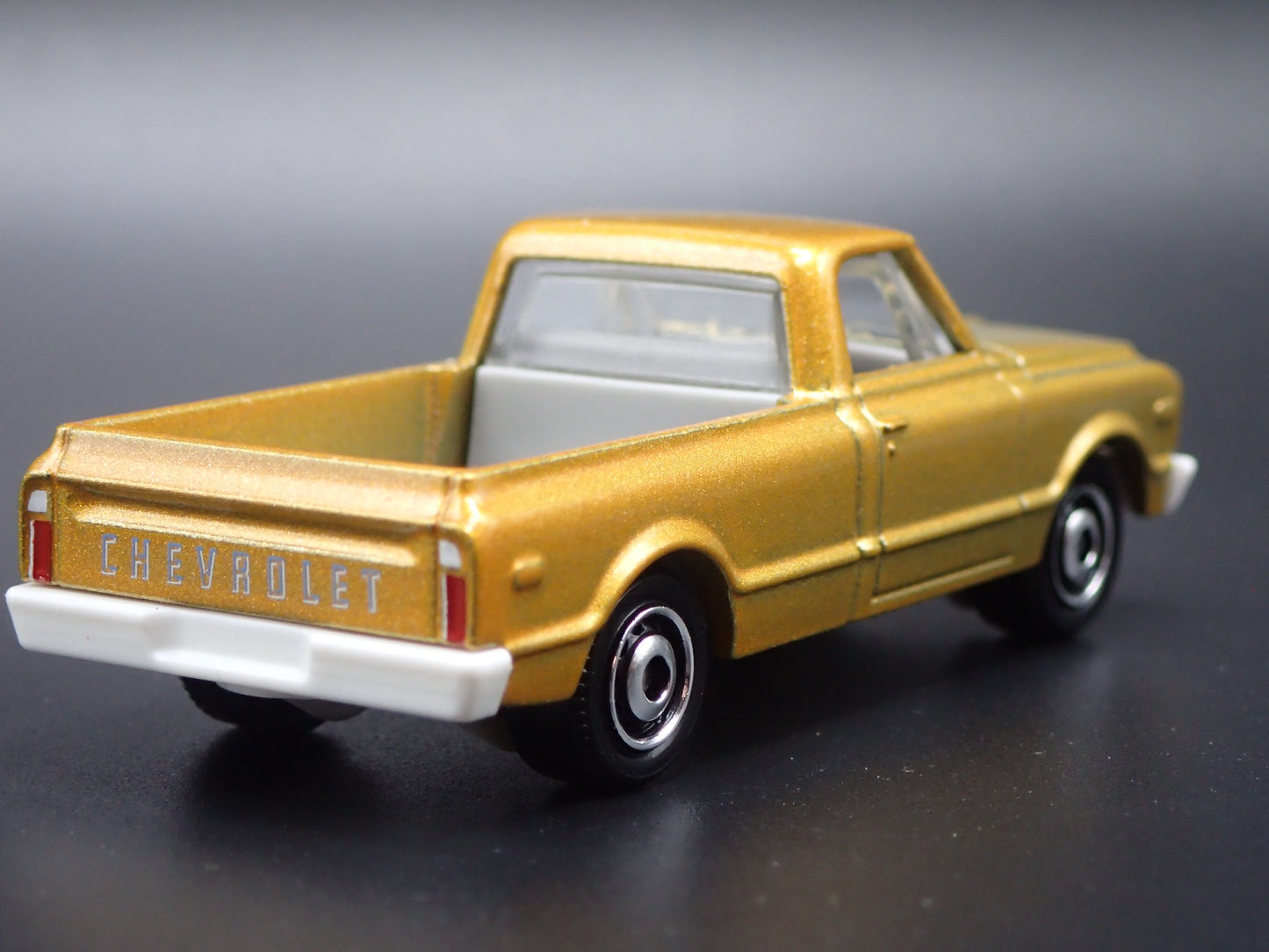 1968 68 CHEVY C10 PICKUP TRUCK SHORT BED  1:64 SCALE DIORAMA DIECAST MODEL CAR