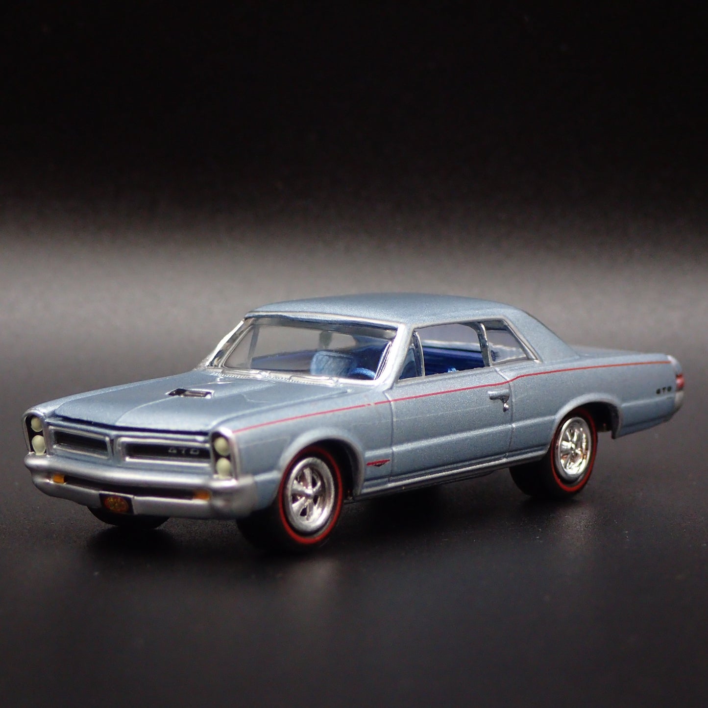 1965 65 PONTIAC GTO MUSCLE CAR 1/64 SCALE COLLECTIBLE DIORAMA DIECAST MODEL CAR