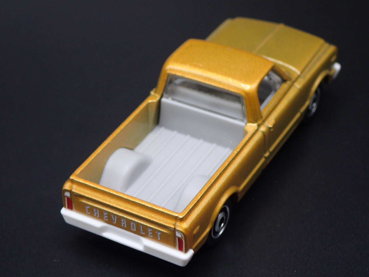 1968 68 CHEVY C10 PICKUP TRUCK SHORT BED  1:64 SCALE DIORAMA DIECAST MODEL CAR