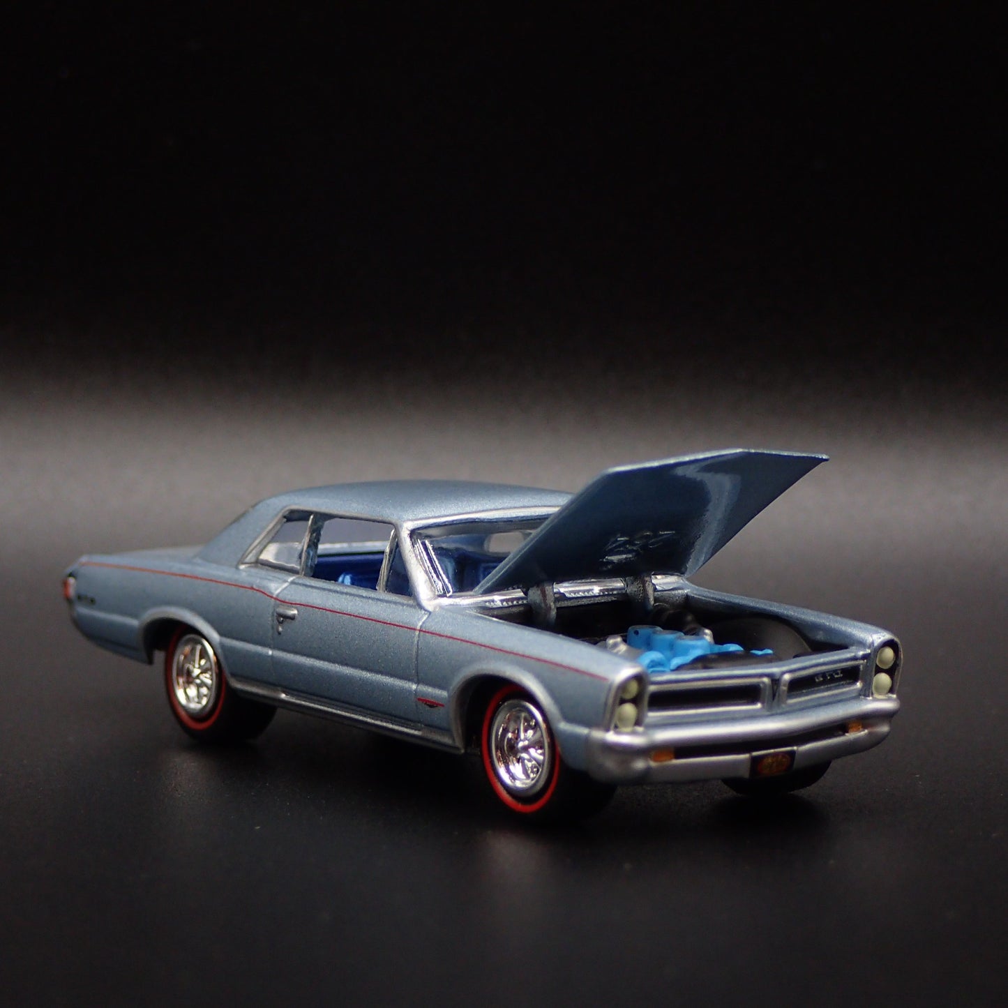 1965 65 PONTIAC GTO MUSCLE CAR 1/64 SCALE COLLECTIBLE DIORAMA DIECAST MODEL CAR