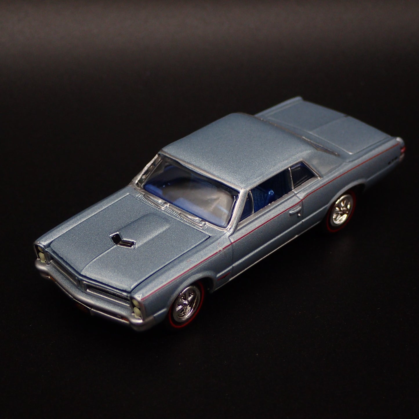 1965 65 PONTIAC GTO MUSCLE CAR 1/64 SCALE COLLECTIBLE DIORAMA DIECAST MODEL CAR