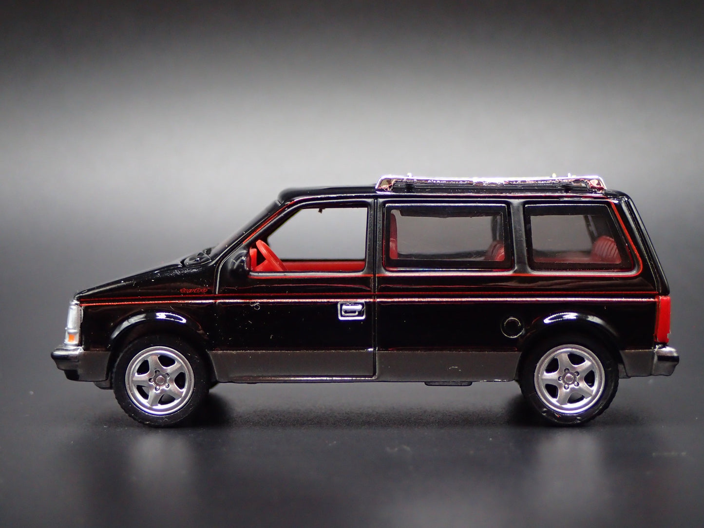 1984-1990 DODGE CARAVAN BLACK 1/64 SCALE COLLECTIBLE DIORAMA DIECAST MODEL CAR