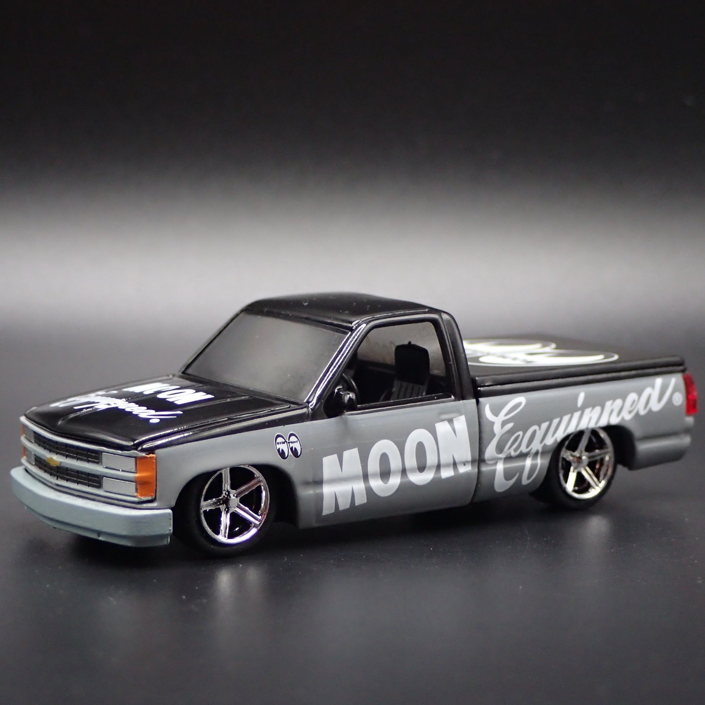 1990 CHEVY CHEVROLET C1500 SS 454 PICKUP TRUCK MOONEYES 1:64 DIECAST MODEL CAR