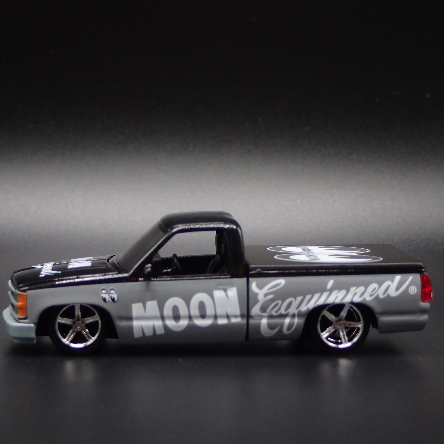 1990 CHEVY CHEVROLET C1500 SS 454 PICKUP TRUCK MOONEYES 1:64 DIECAST MODEL CAR