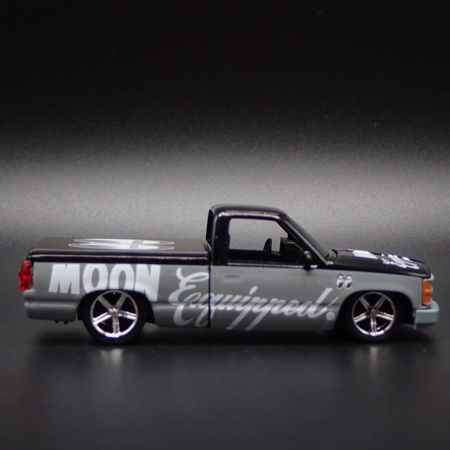1990 CHEVY CHEVROLET C1500 SS 454 PICKUP TRUCK MOONEYES 1:64 DIECAST MODEL CAR