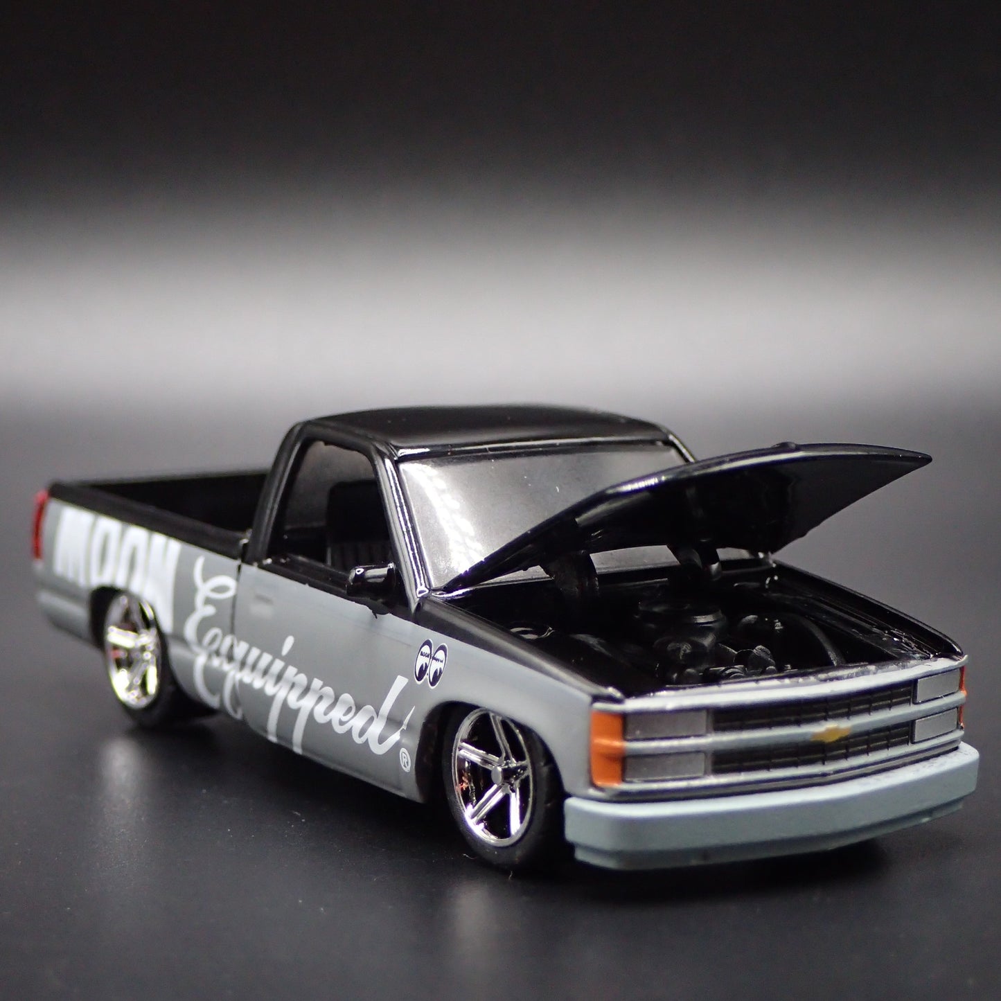 1990 CHEVY CHEVROLET C1500 SS 454 PICKUP TRUCK MOONEYES 1:64 DIECAST MODEL CAR