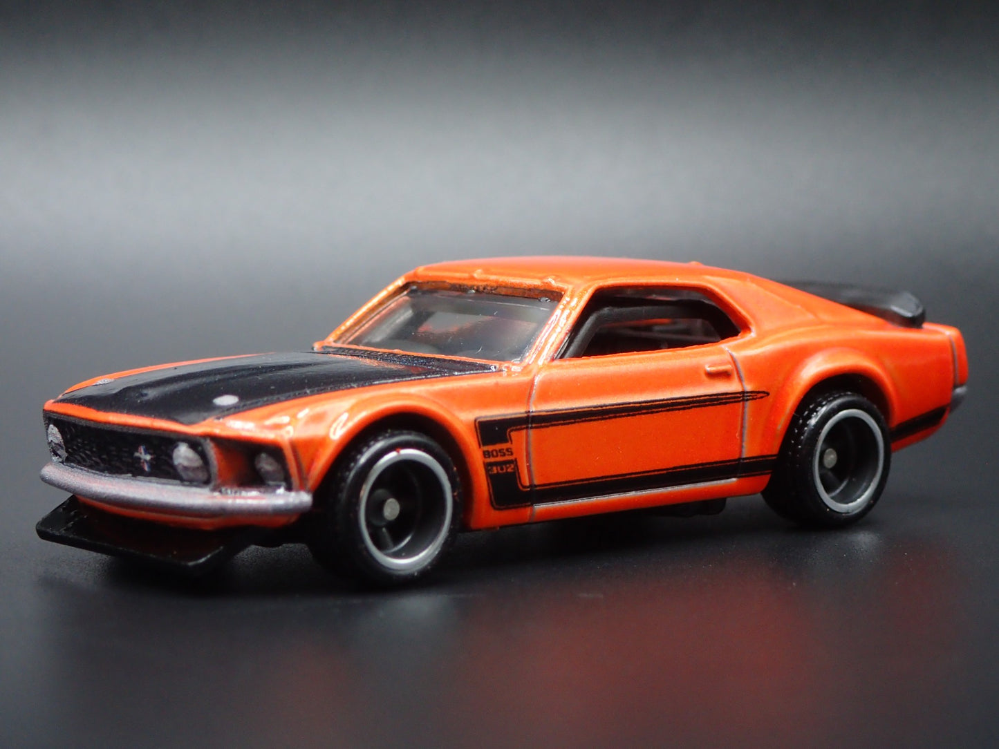 1969 69 FORD MUSTANG BOSS 302 ORANGE 1/64 SCALE COLLECTIBLE DIECAST MODEL CAR