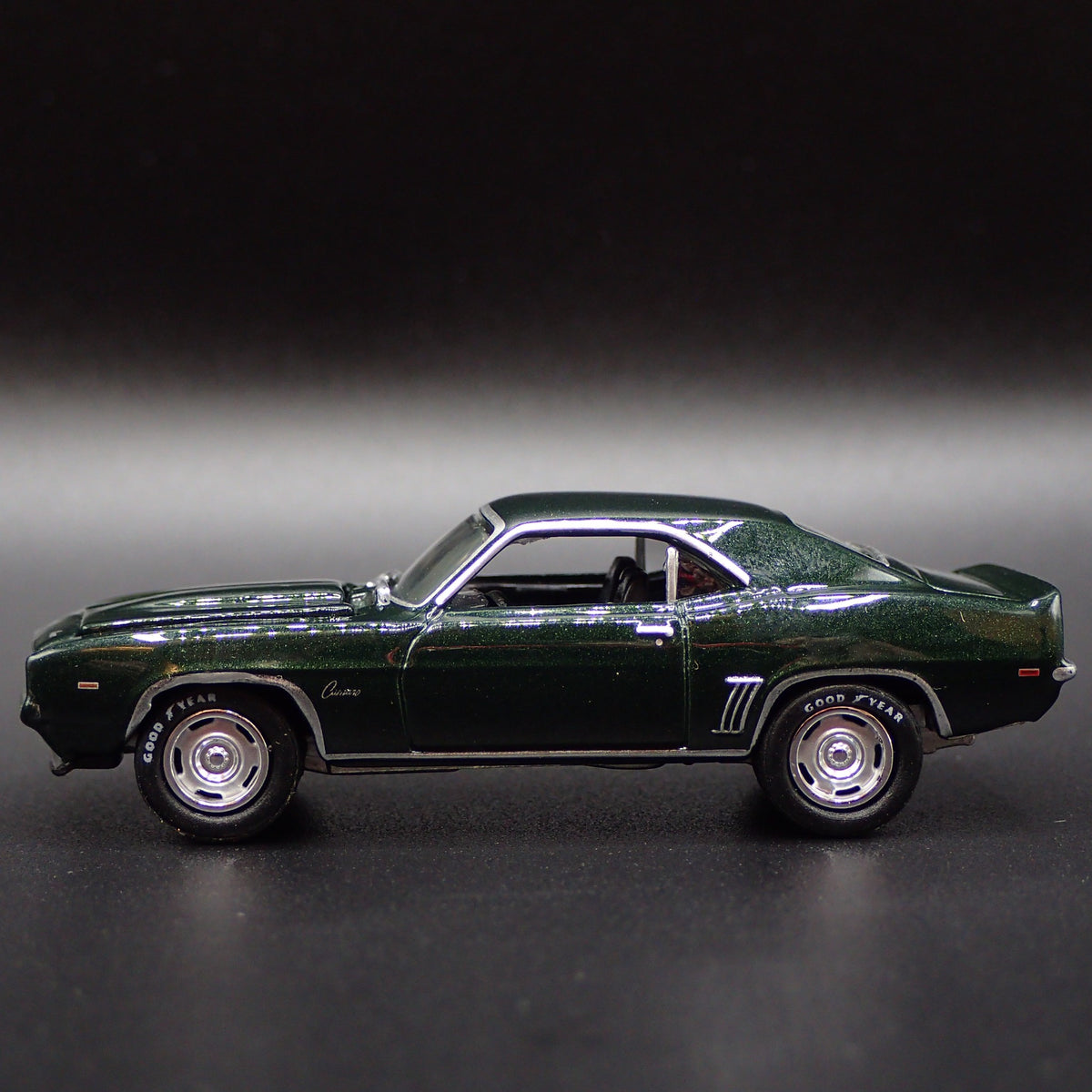 1969 69 CHEVY CHEVROLET CAMARO RS COPO RARE 1:64 SCALE DIORAMA DIECAST MODEL CAR